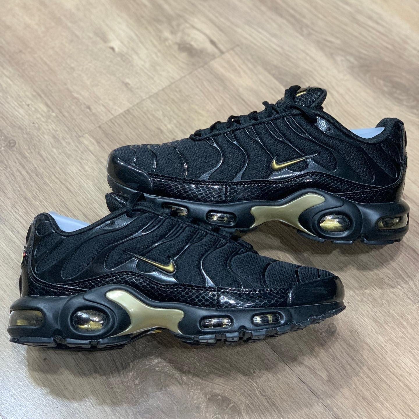 Air Max Plus TN Black Metallic Gold