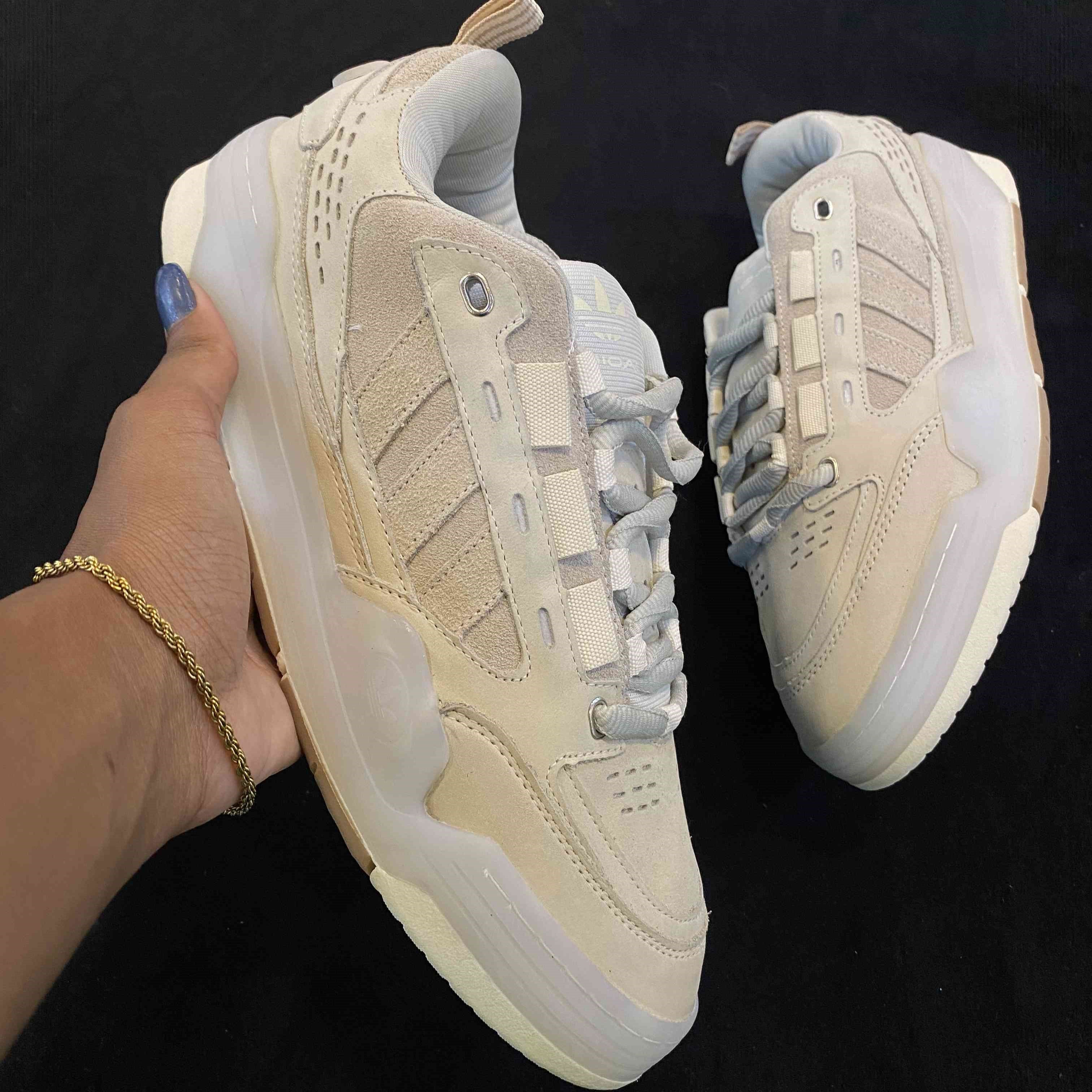 ADI2000 Wonder White