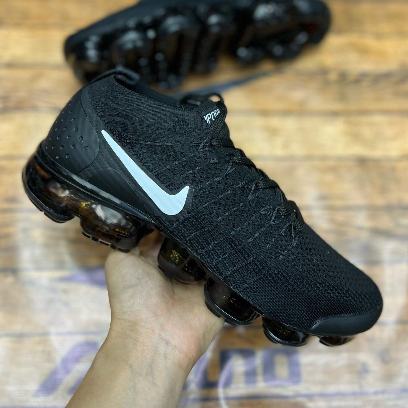 VaporMax Flyknit 2 Black White Sample