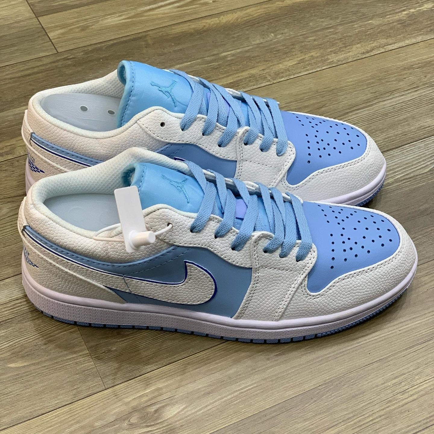 Air Jordan 1 Low SE Reverse Ice Blue