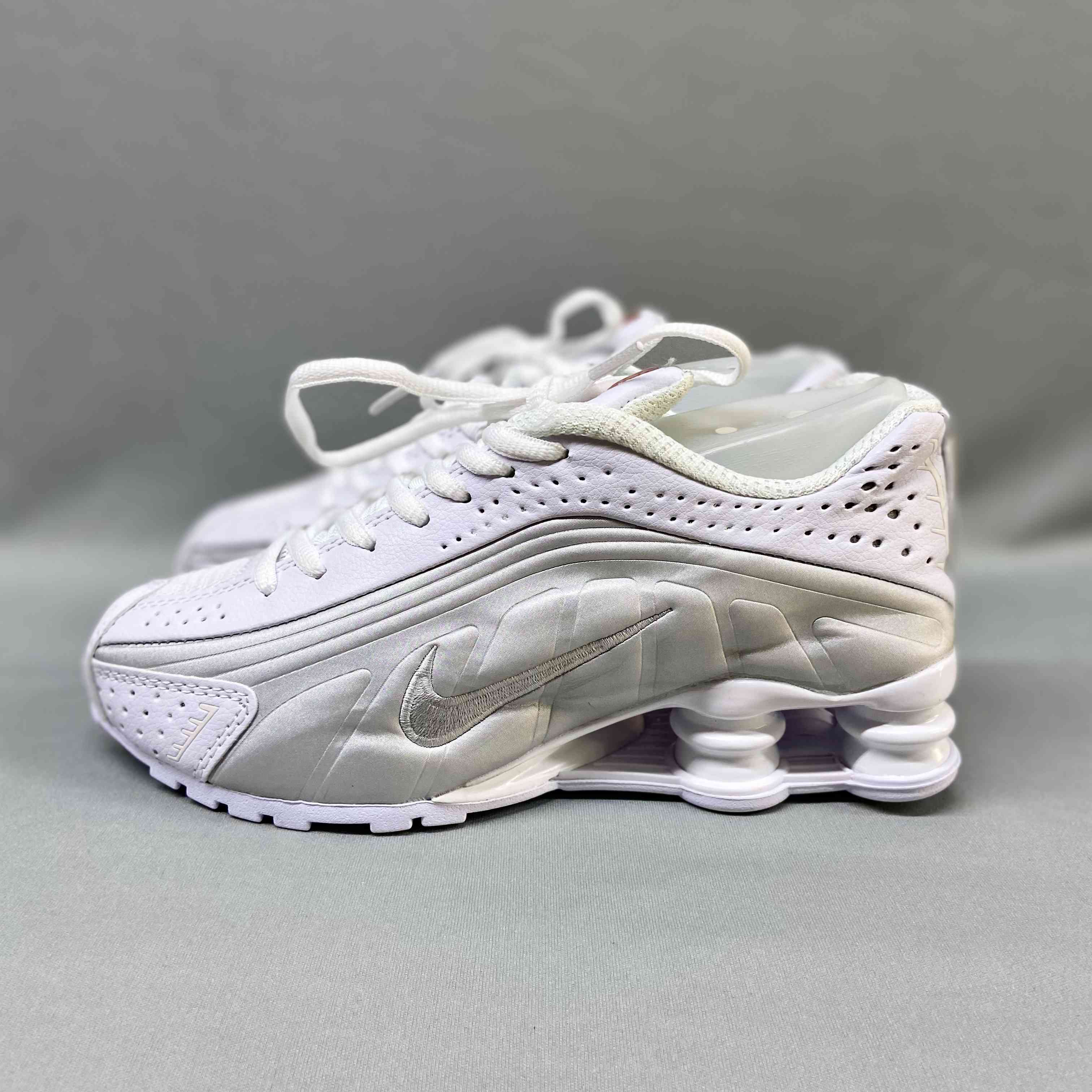 Shox R4 Platinum Barely Grape