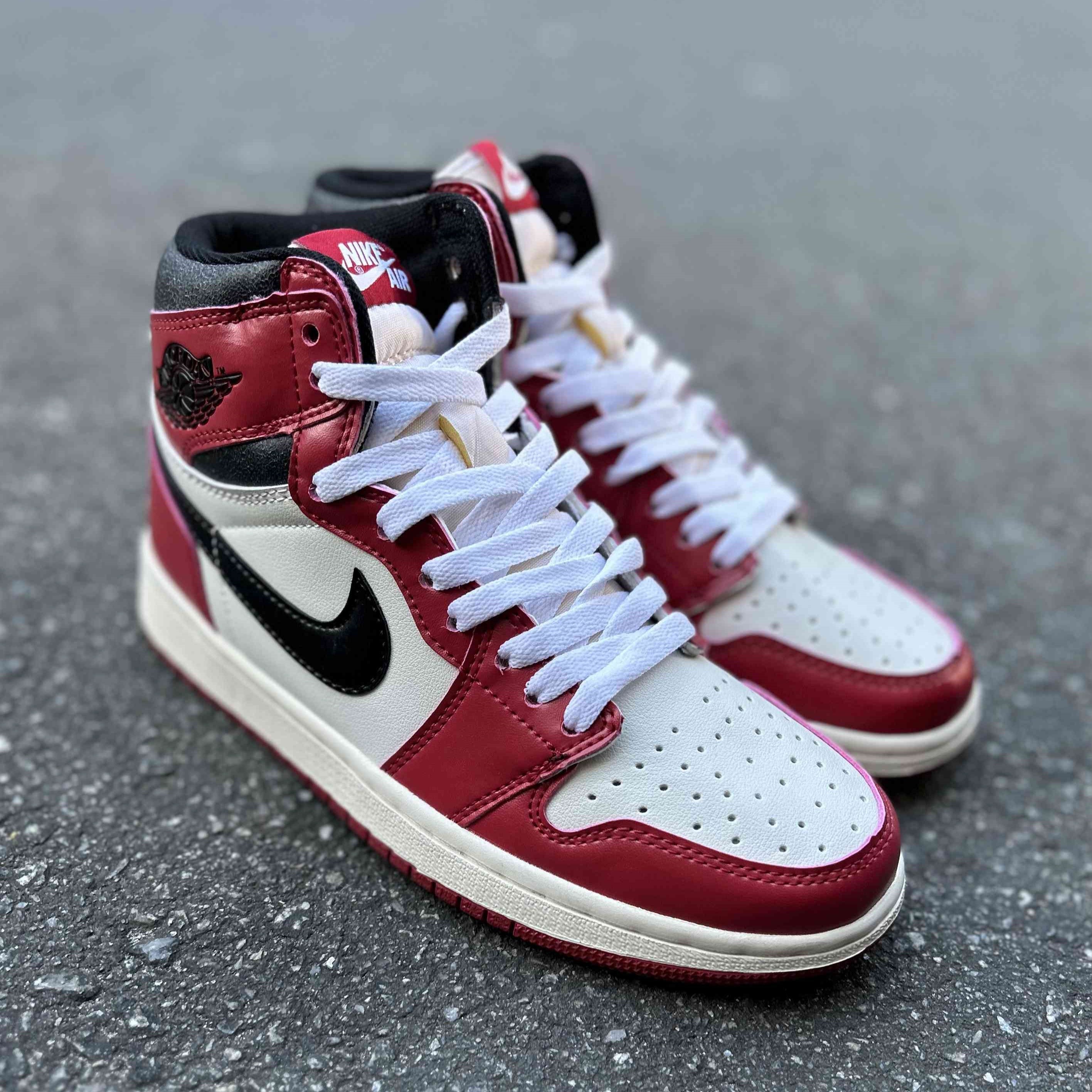 Air Jordan 1 High OG Chicago Lost and Found