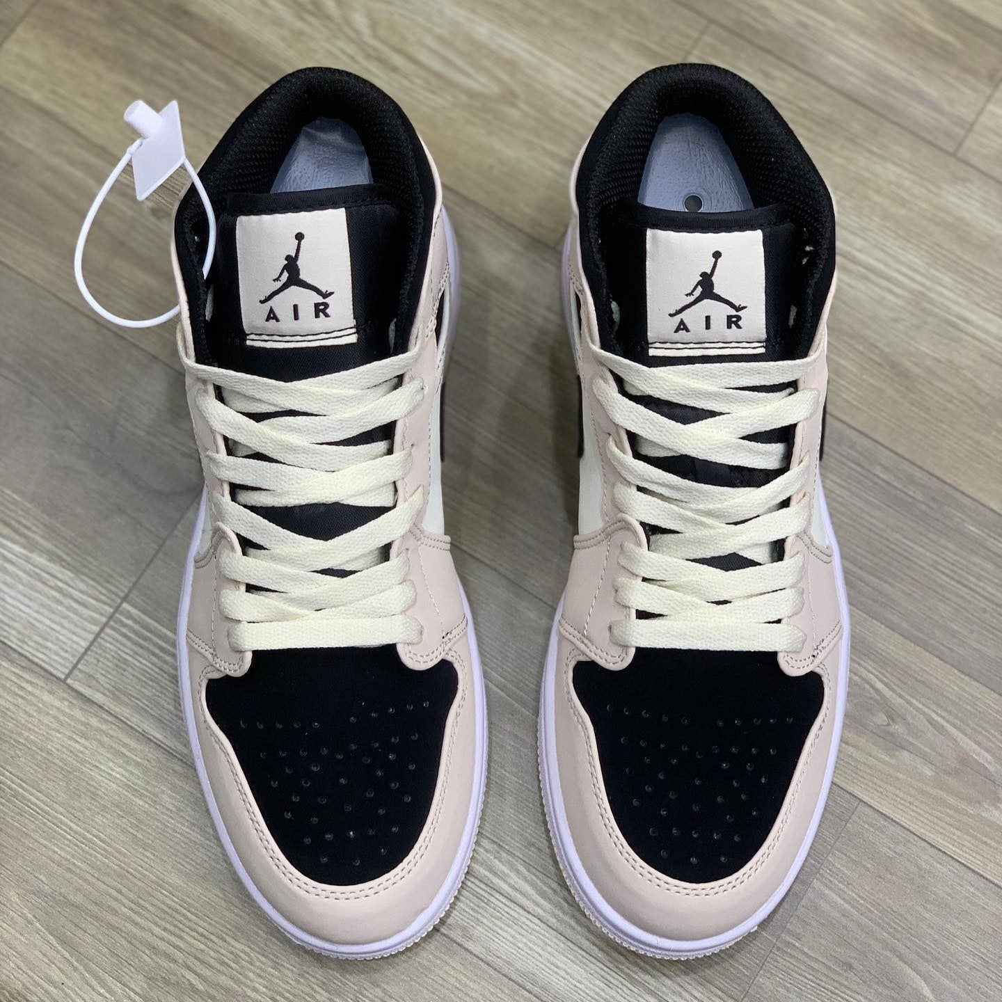 Air Jordan 1 Mid Barely Orange