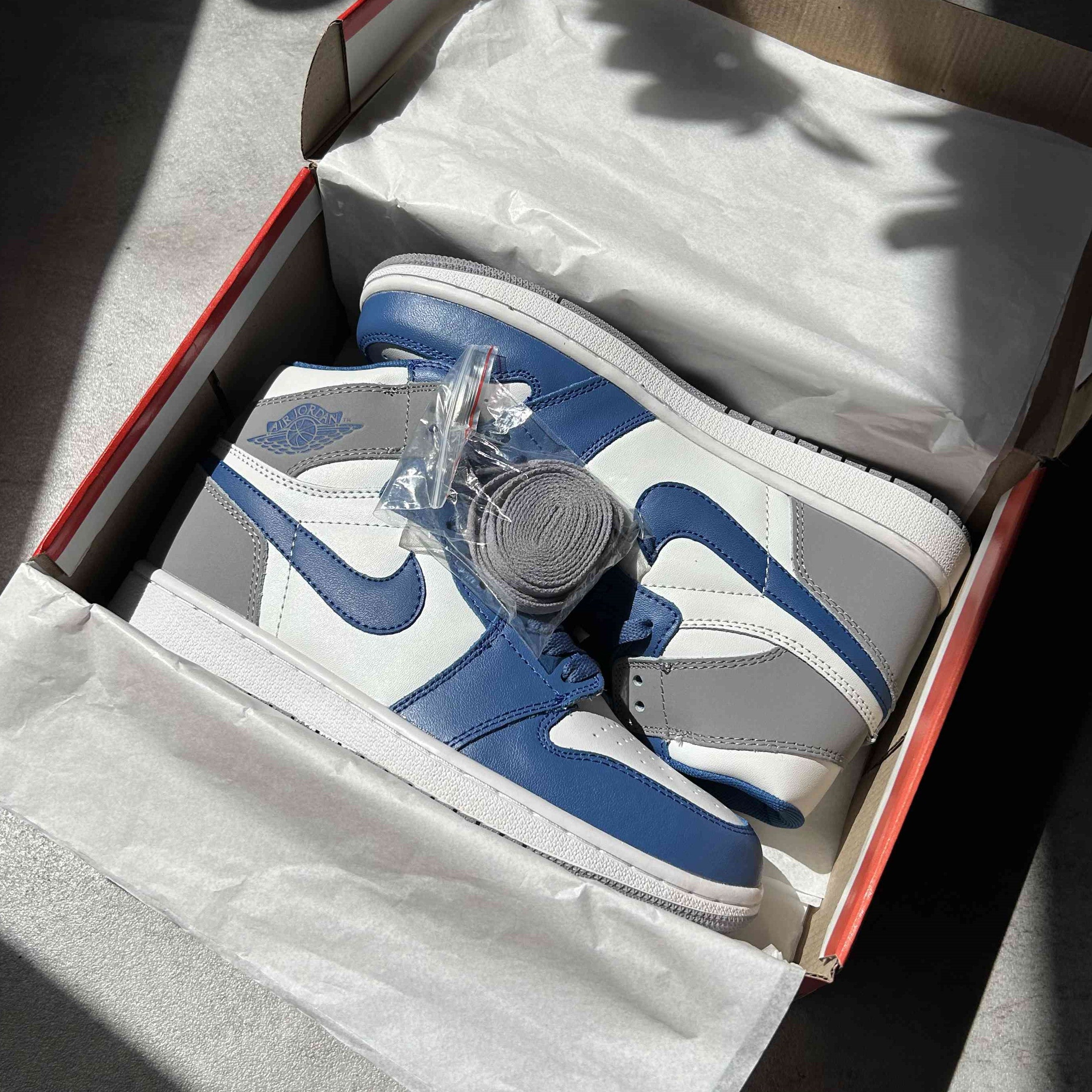 Air Jordan 1 Retro High OG True Blue