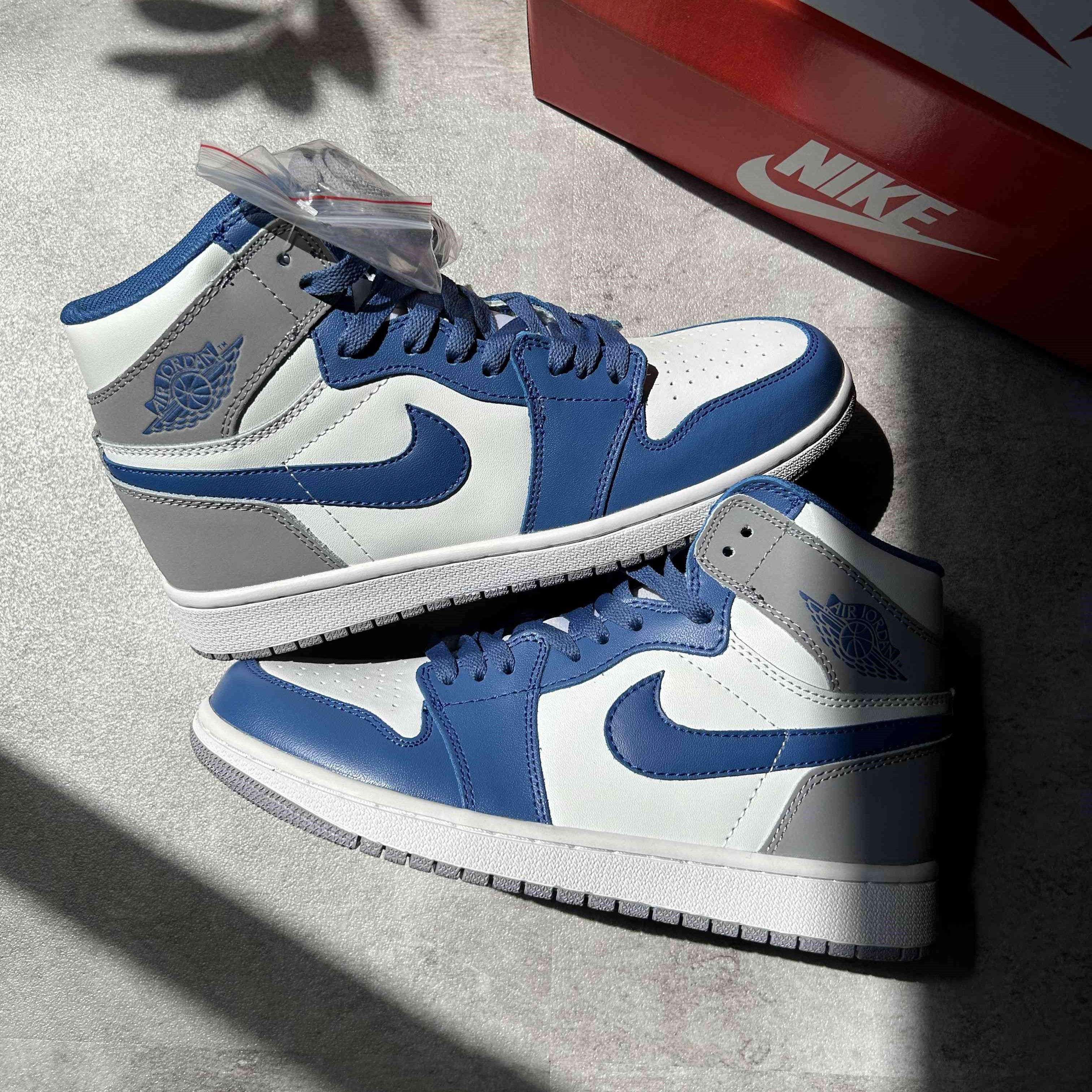 Air Jordan 1 Retro High OG True Blue