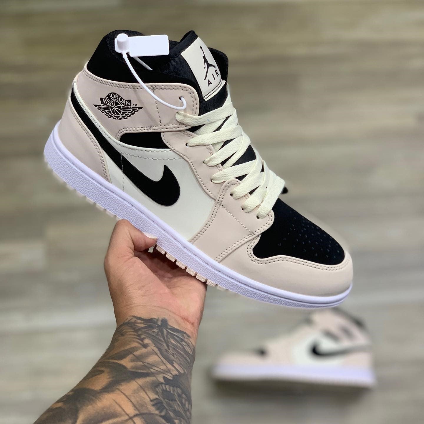 Air Jordan 1 Mid Barely Orange