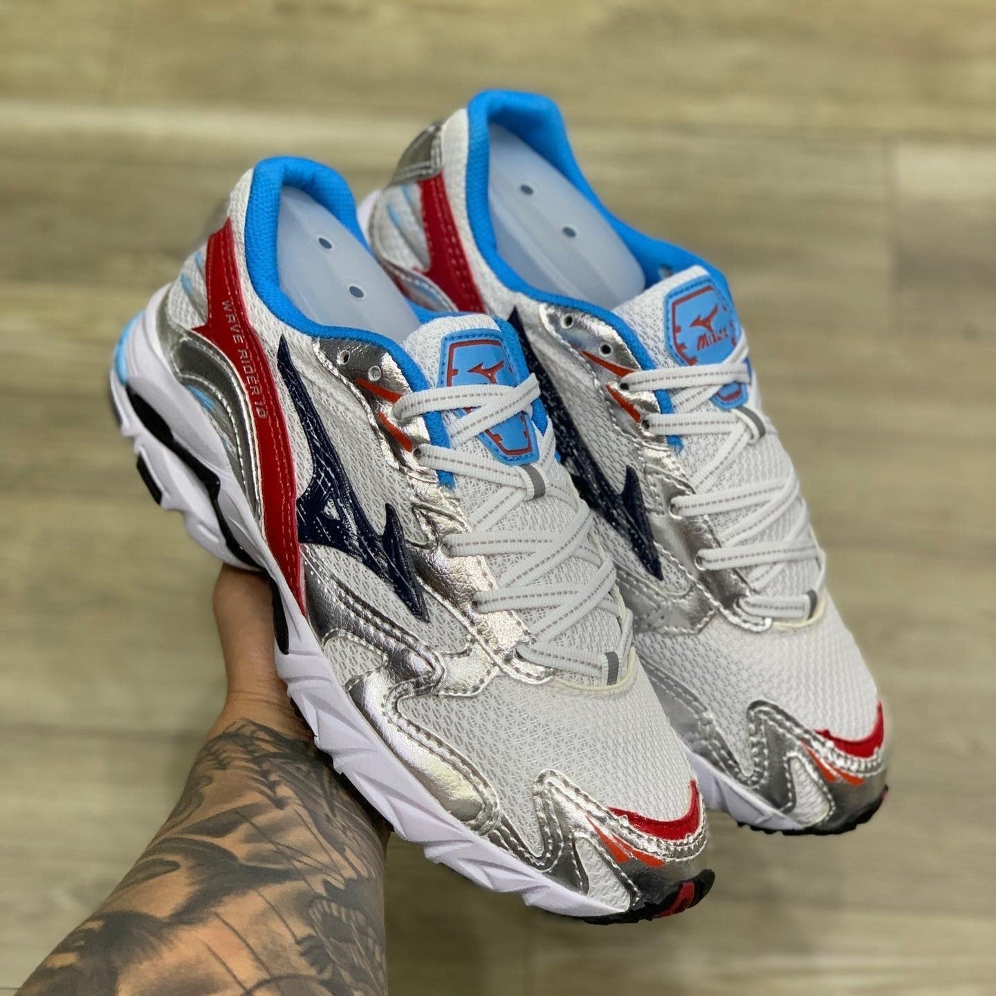 Wave Rider 10 White Silver Red