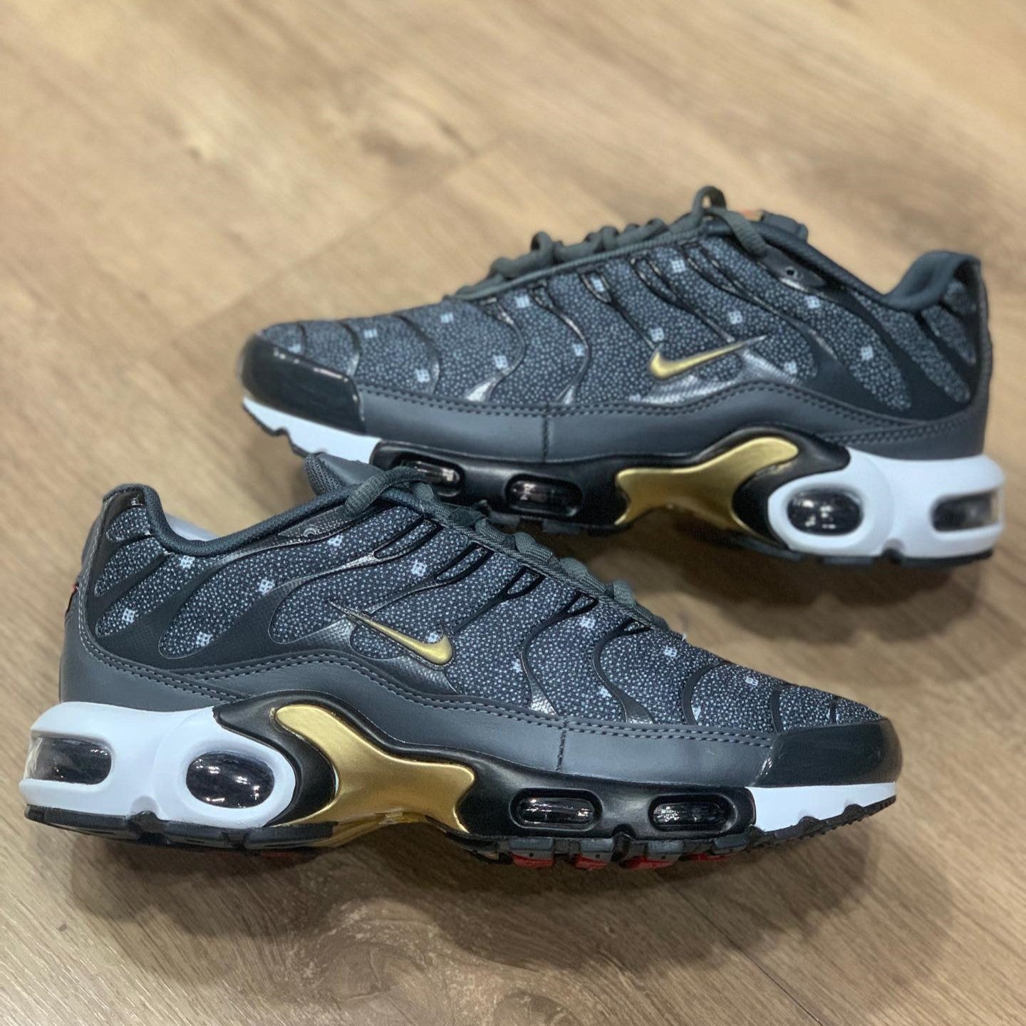 Air Max Plus TN SE Iron Grey Metallic Gold