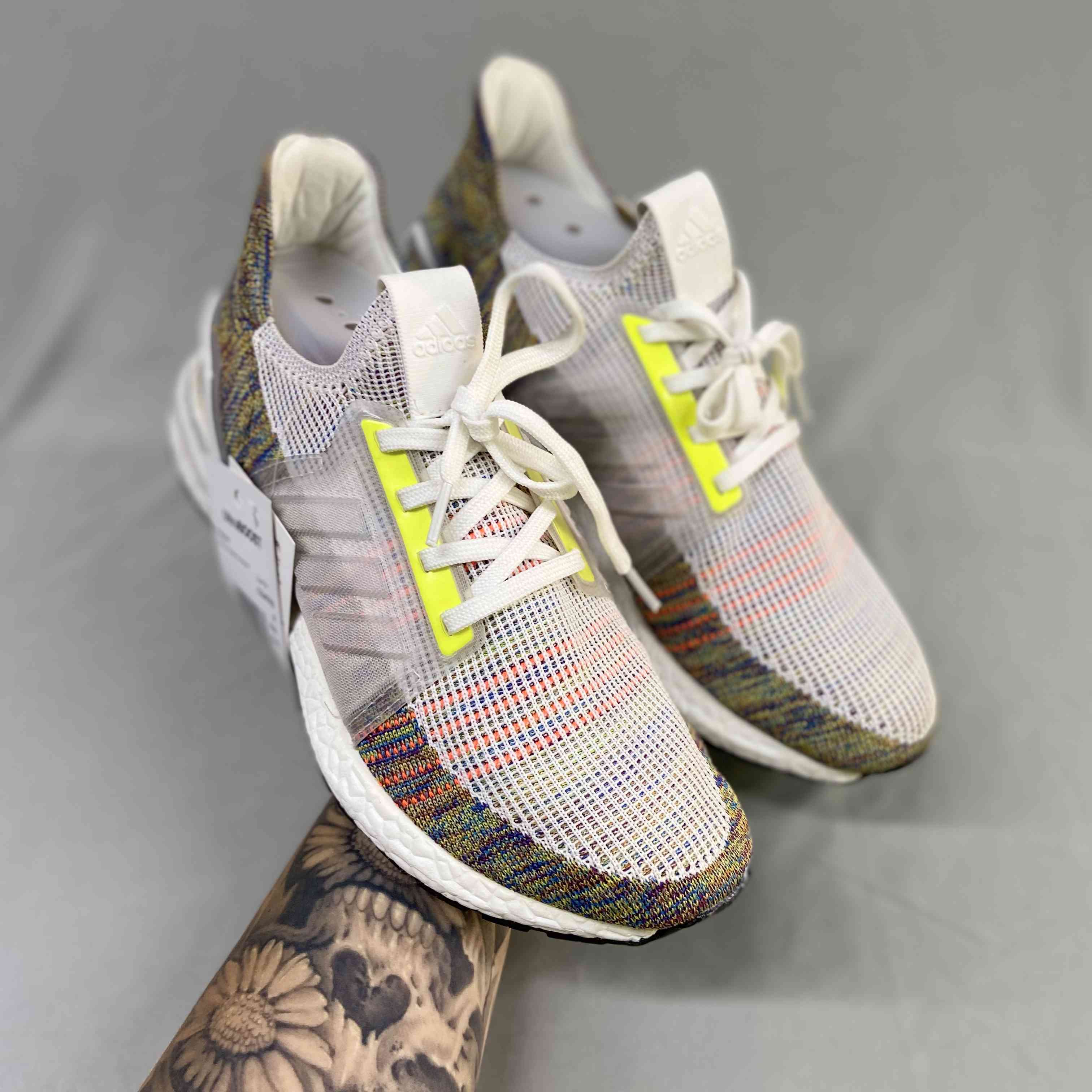 UltraBoost 19 Grey Yellow