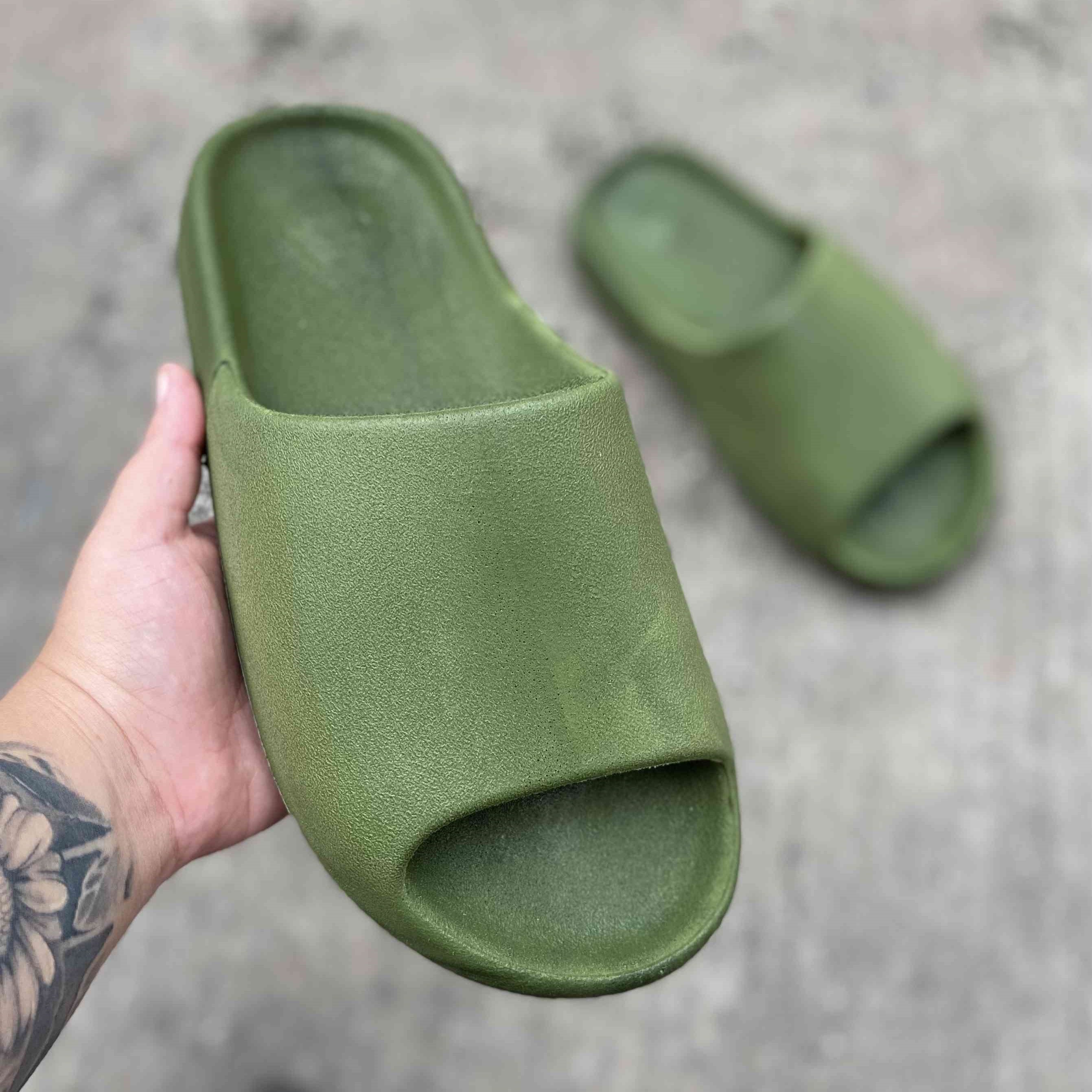 Yeezy Slide Resin