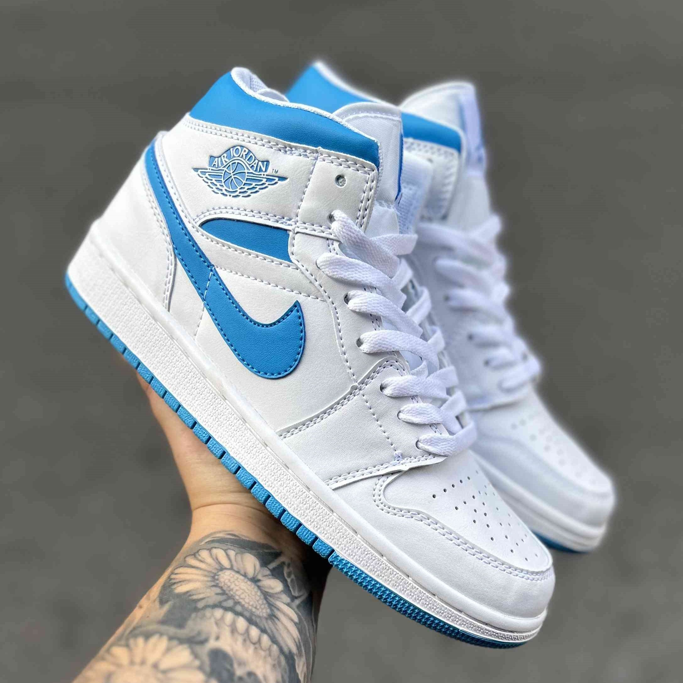 Air Jordan 1 Mid UNC Blue