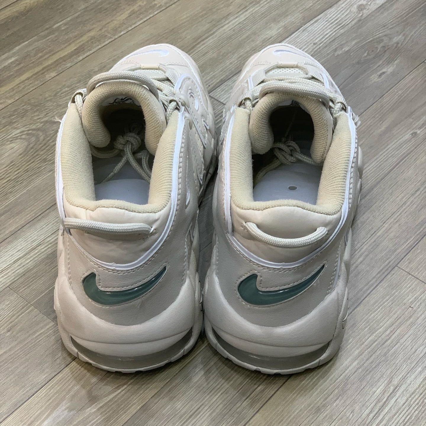 Air More Uptempo Low Light Bone