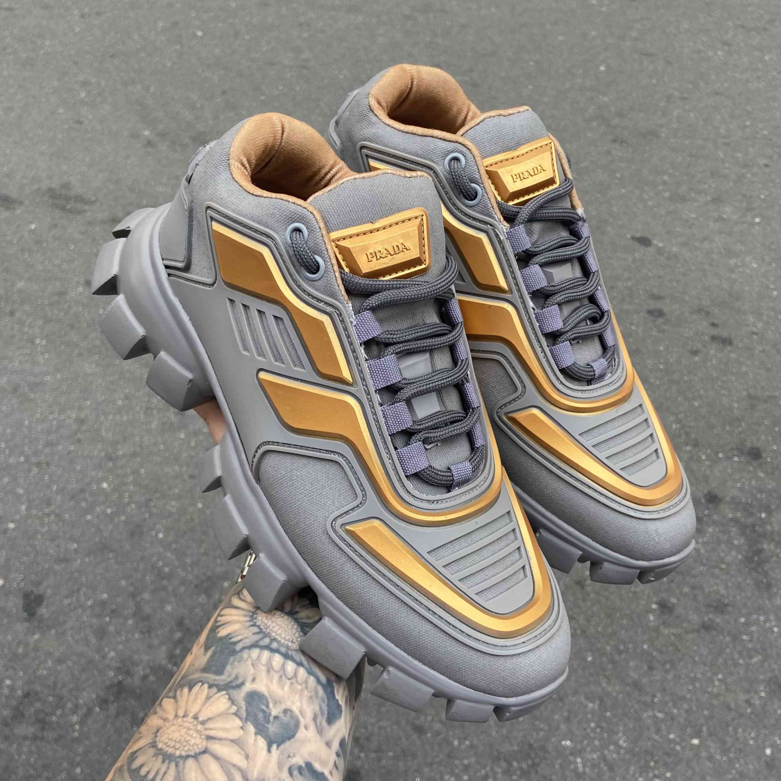 Cloudbust Thunder Grey Gold