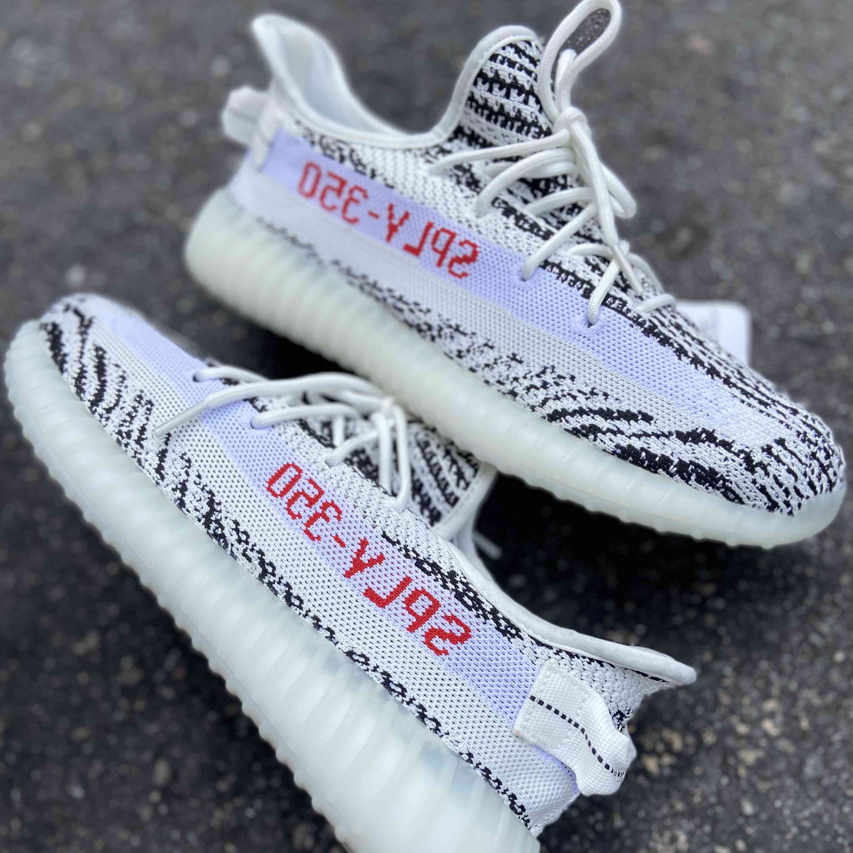 Yeezy Boost 350 v2 Zebra