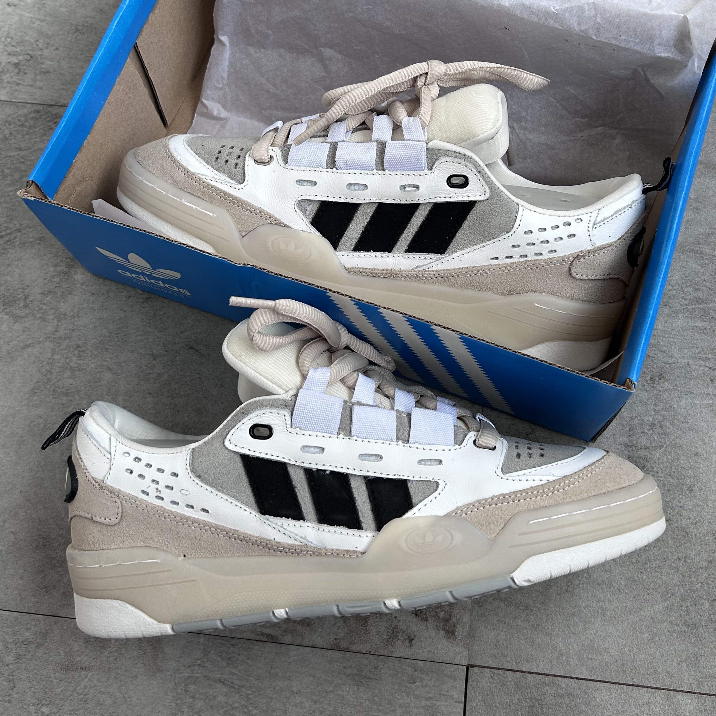 ADI2000 Chalk White Black