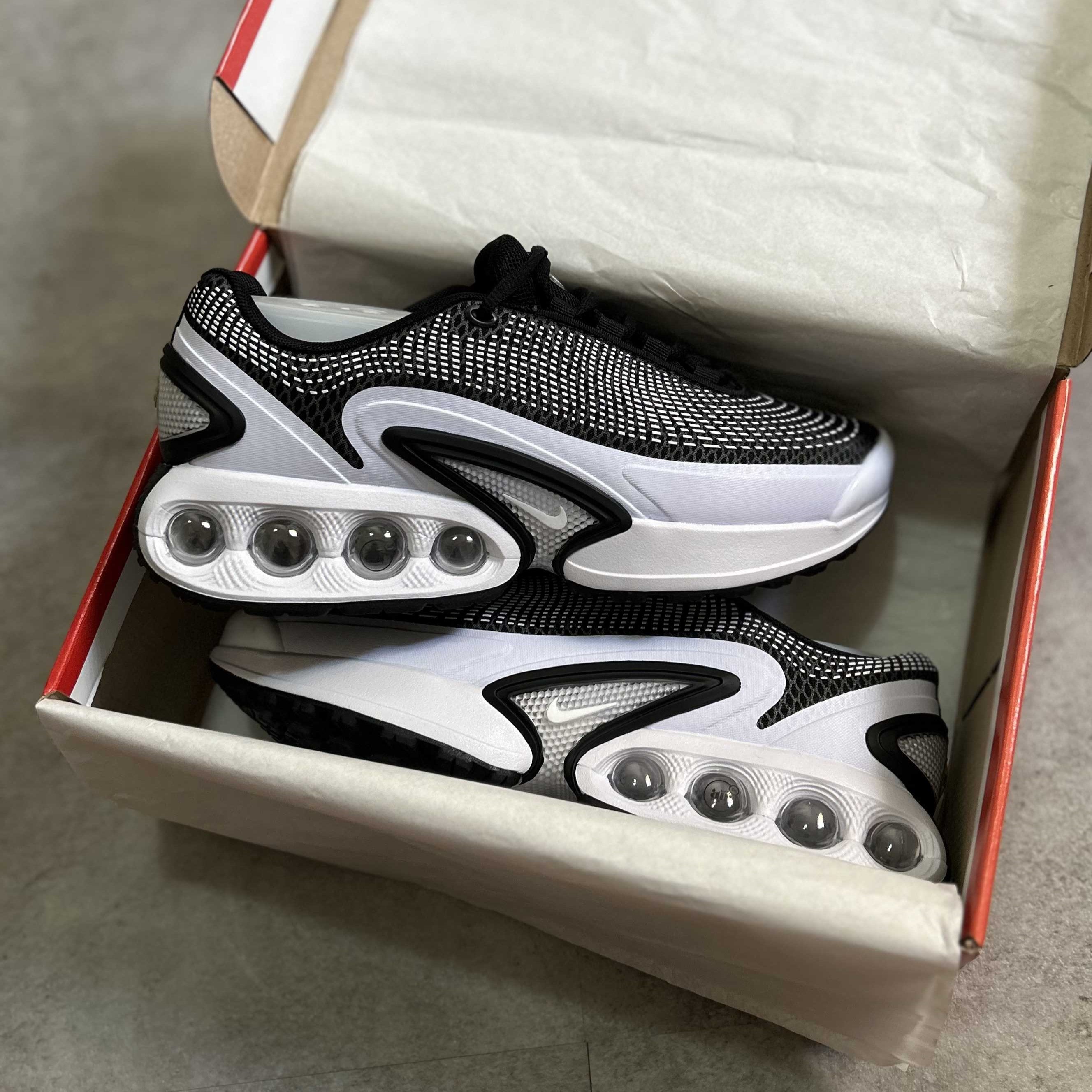 Air Max DN Black White