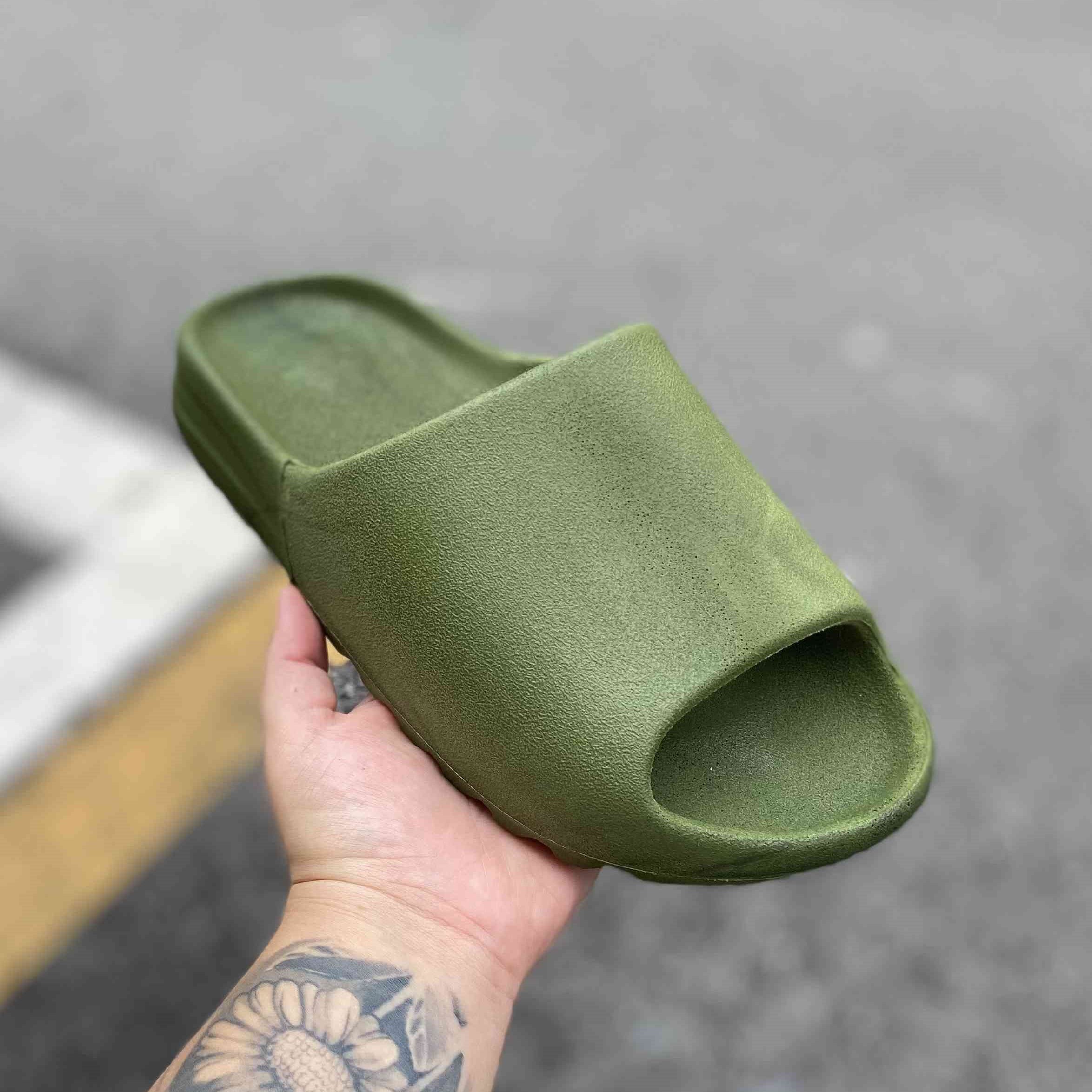 Yeezy Slide Resin