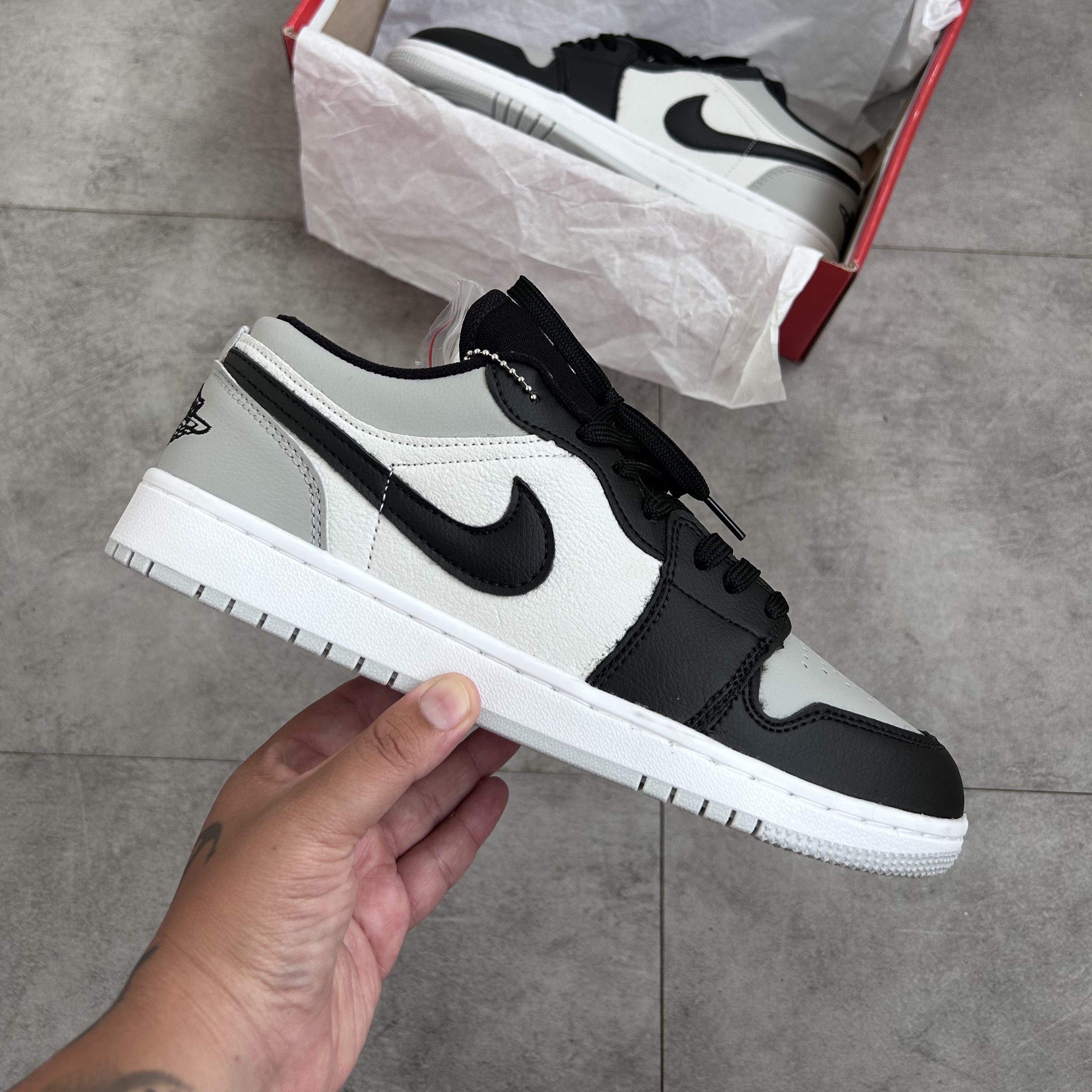 Air Jordan 1 Low Shadow Toe*