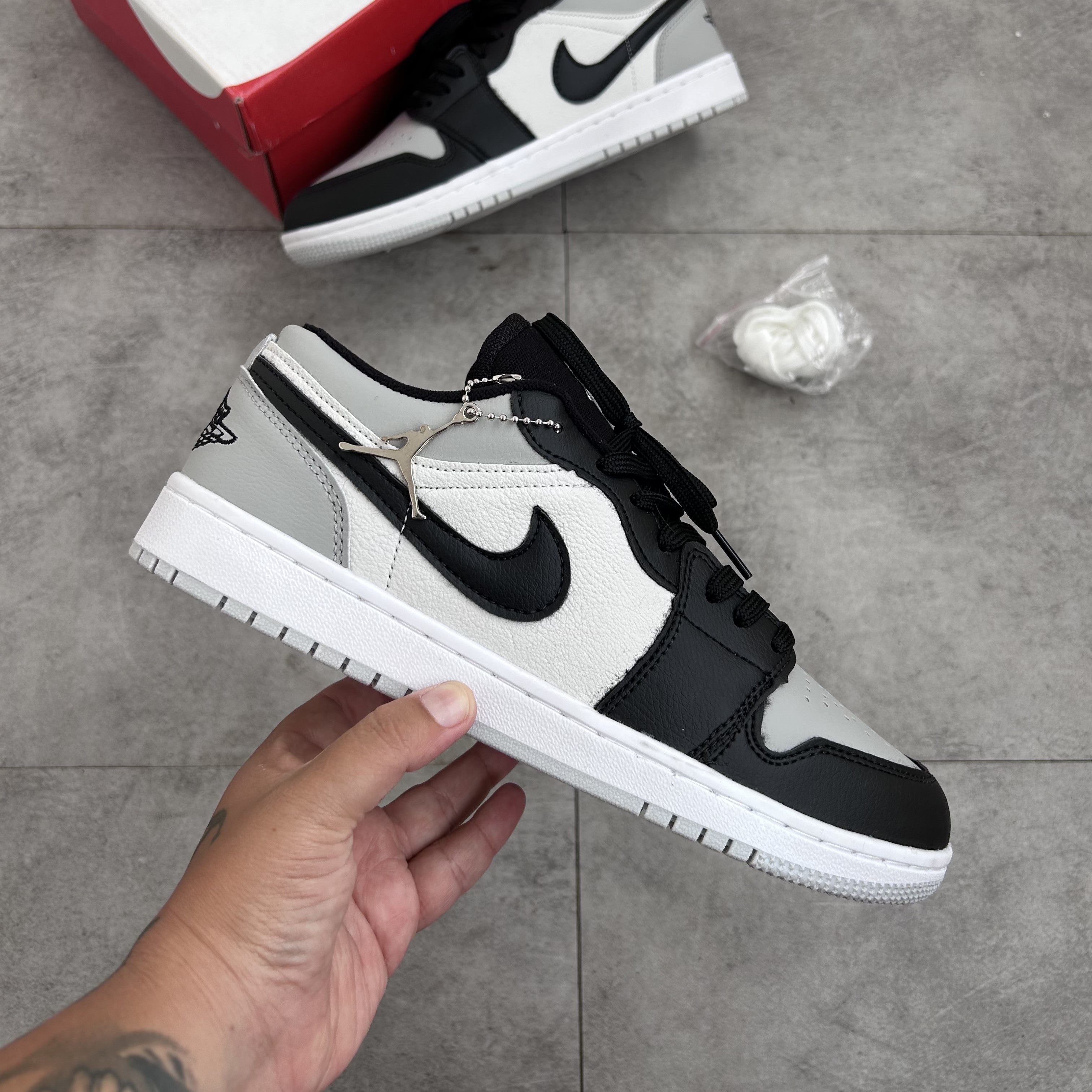 Air Jordan 1 Low Shadow Toe*