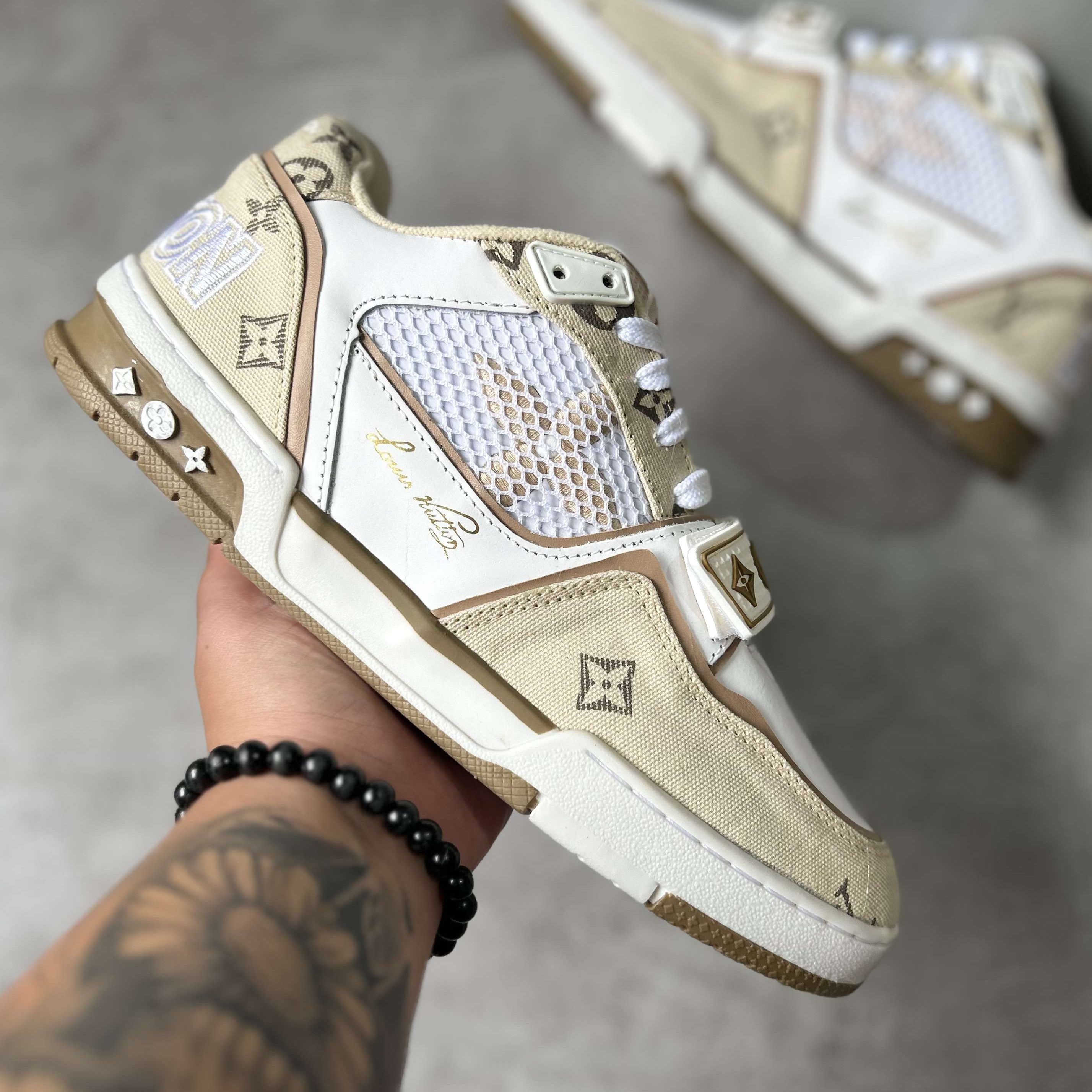 LV Trainer Beige White