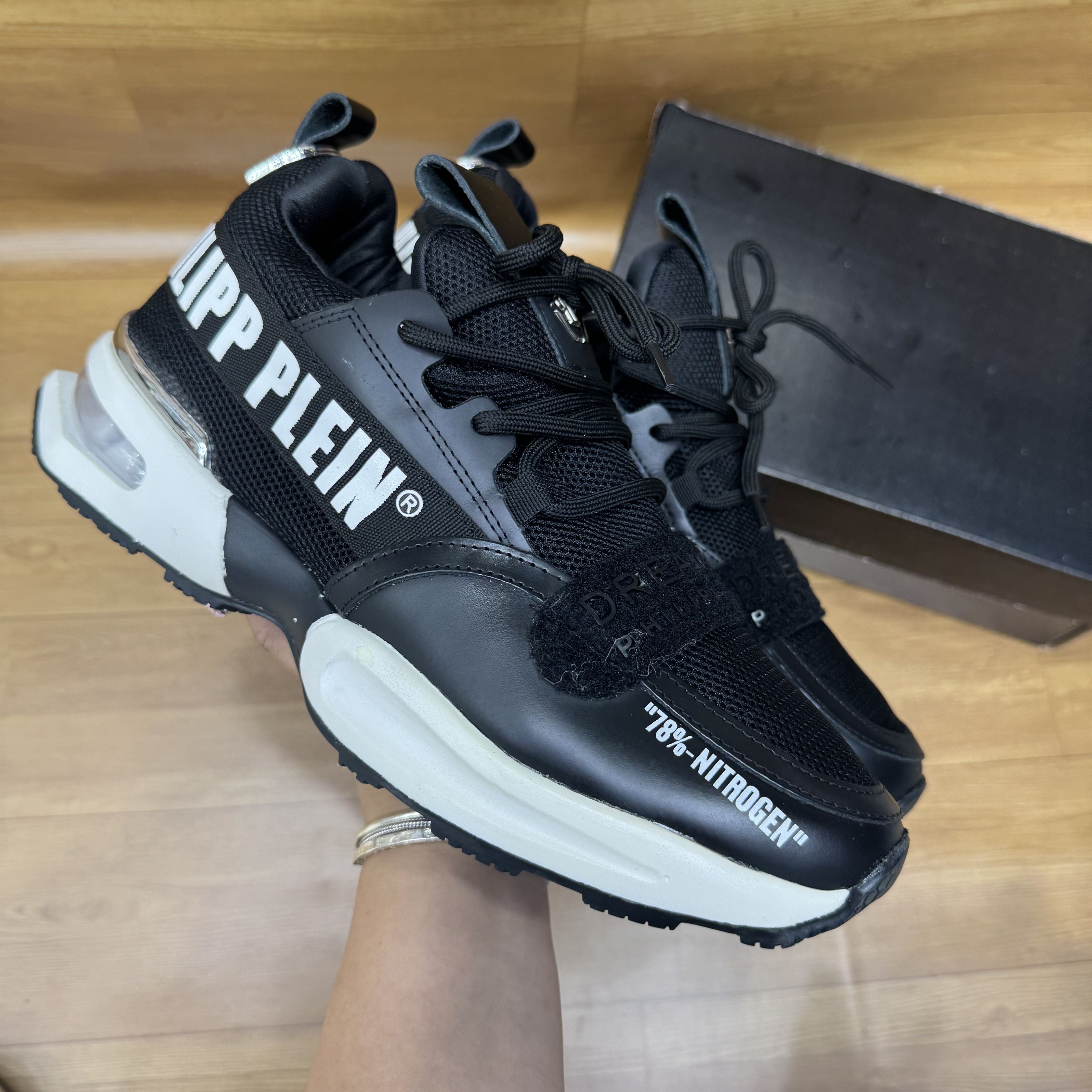 Dream Big 78%-Nitrogen Black White