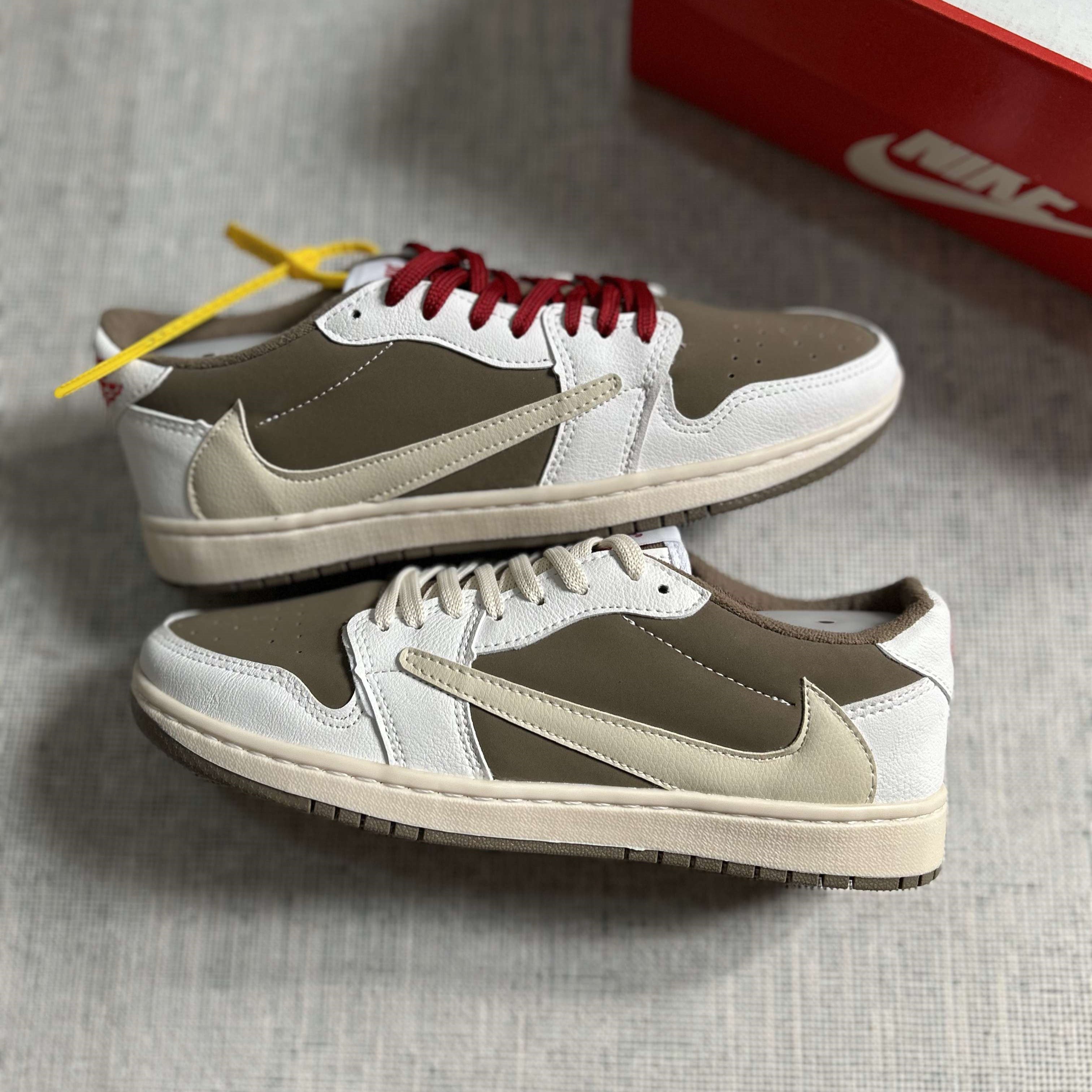 Travis Scott x Air Jordan 1 Low Reverse Mocha*