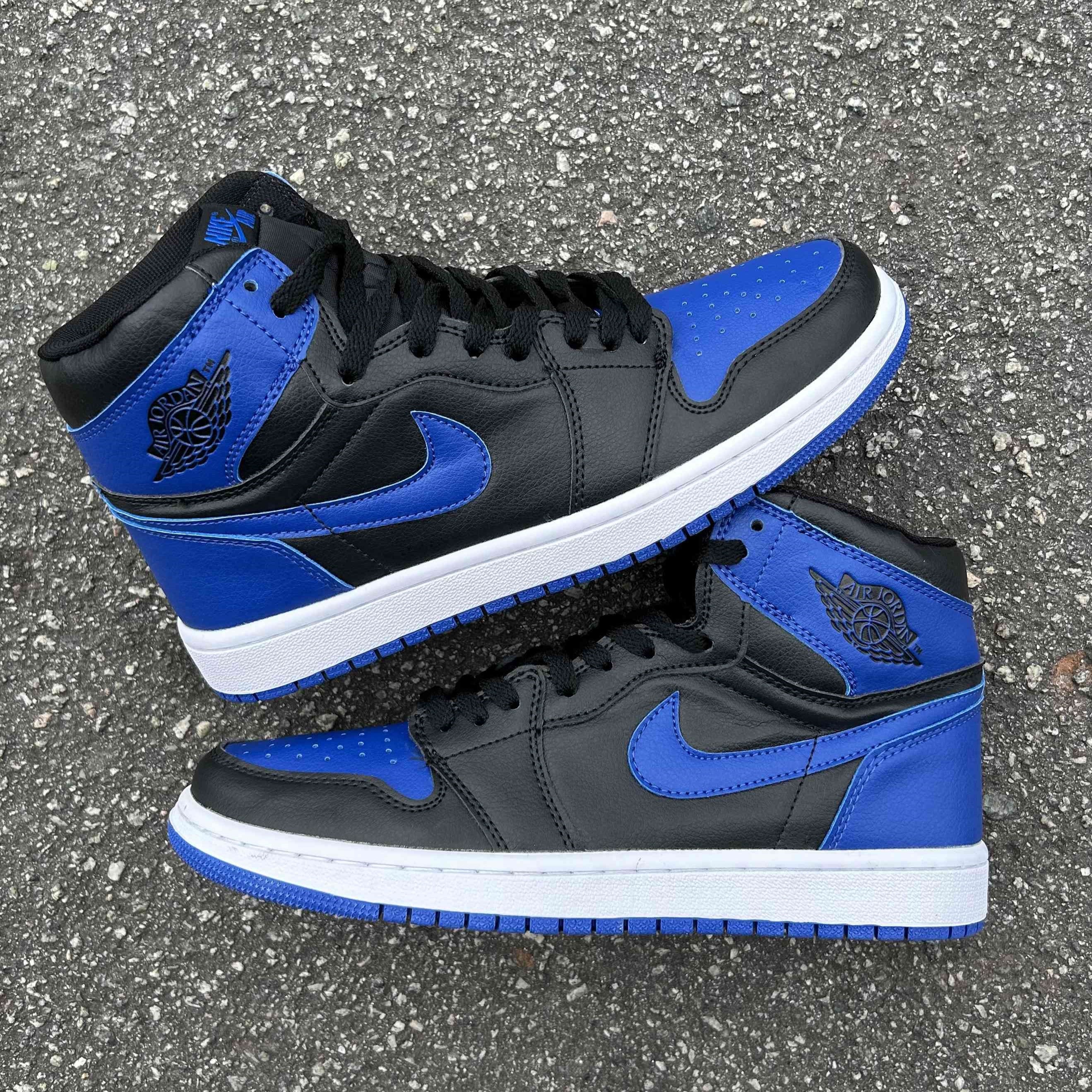 Air Jordan 1 Mid Hyper Royal GS