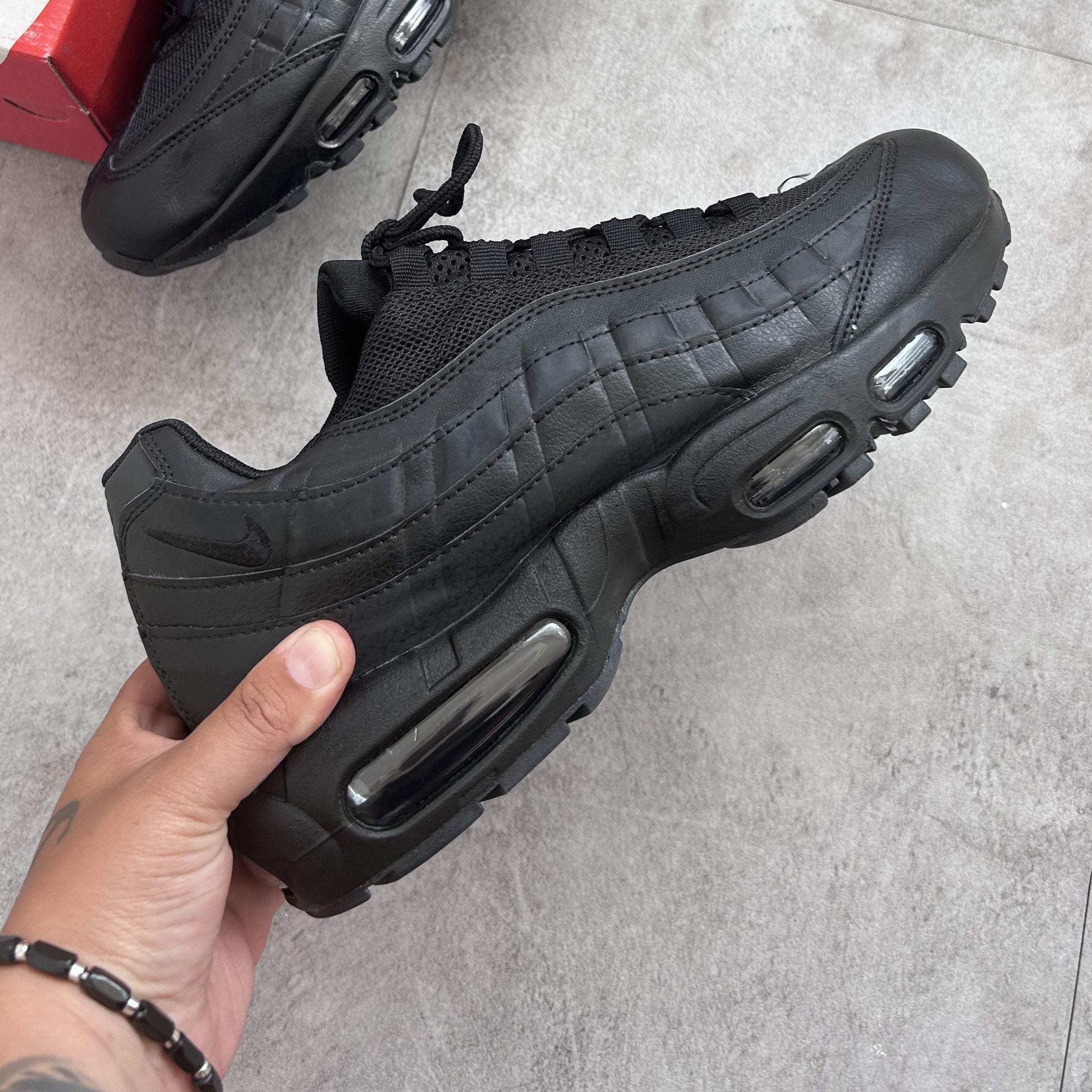 Air Max 95 Essential Triple Black