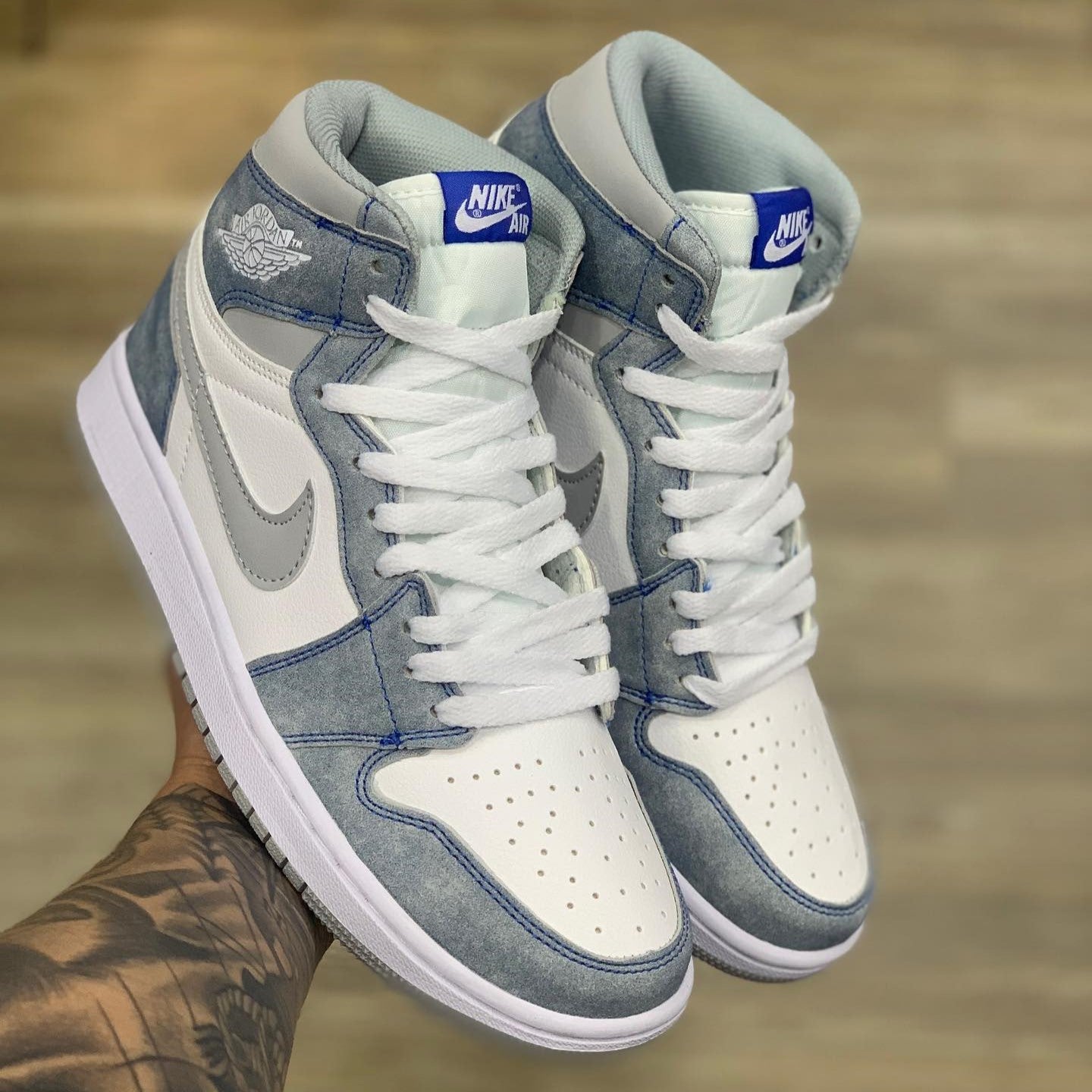 Air Jordan 1 High Hyper Royal