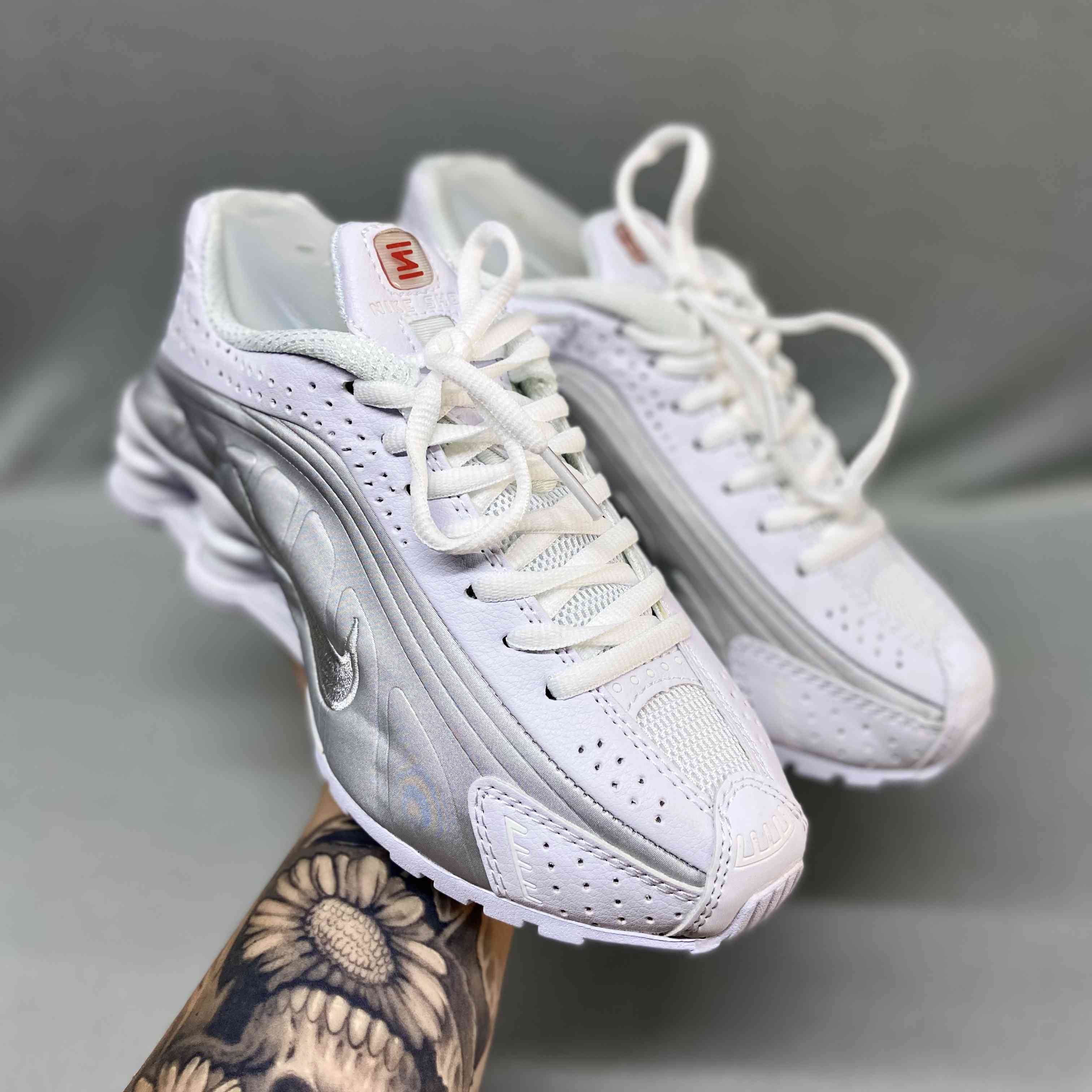 Shox R4 Platinum Barely Grape