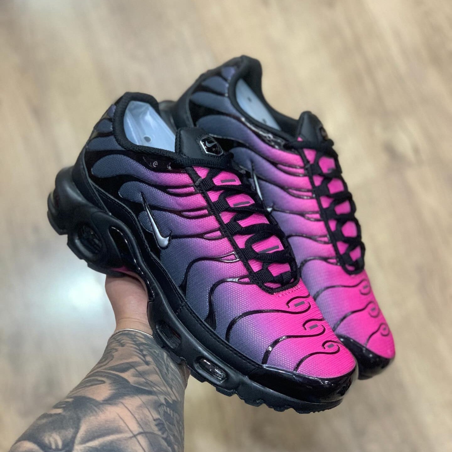 Air Max Plus TN Pink Black Gradient