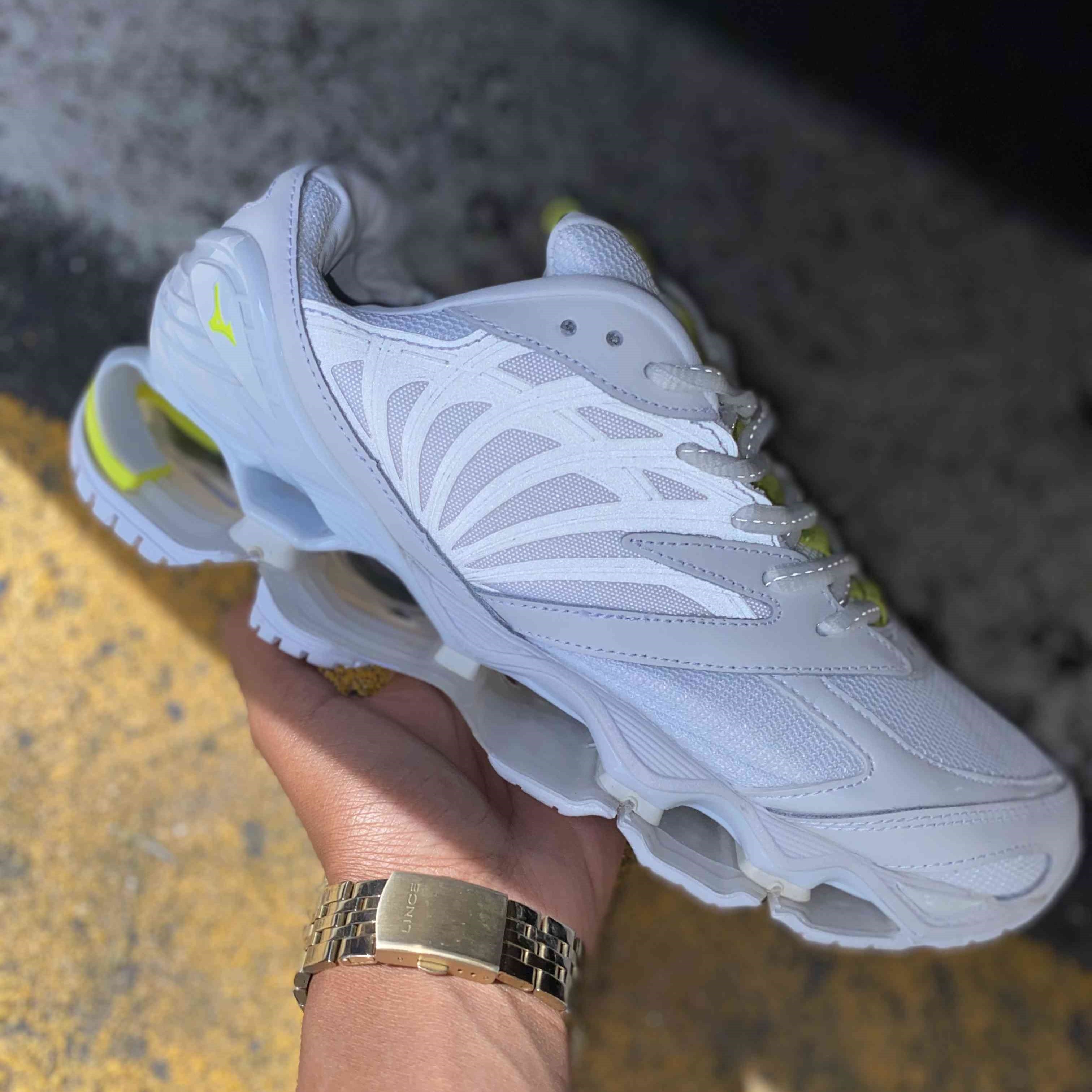 Mizuno Futur White Safety Yellow