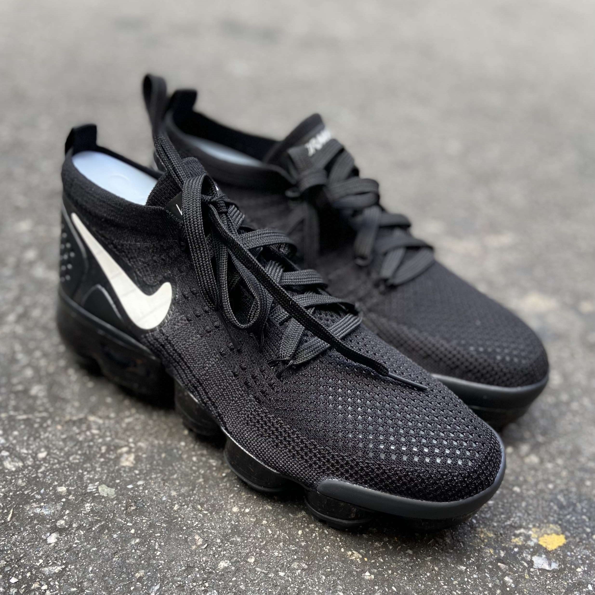 VaporMax Flyknit 2 Black White Sample