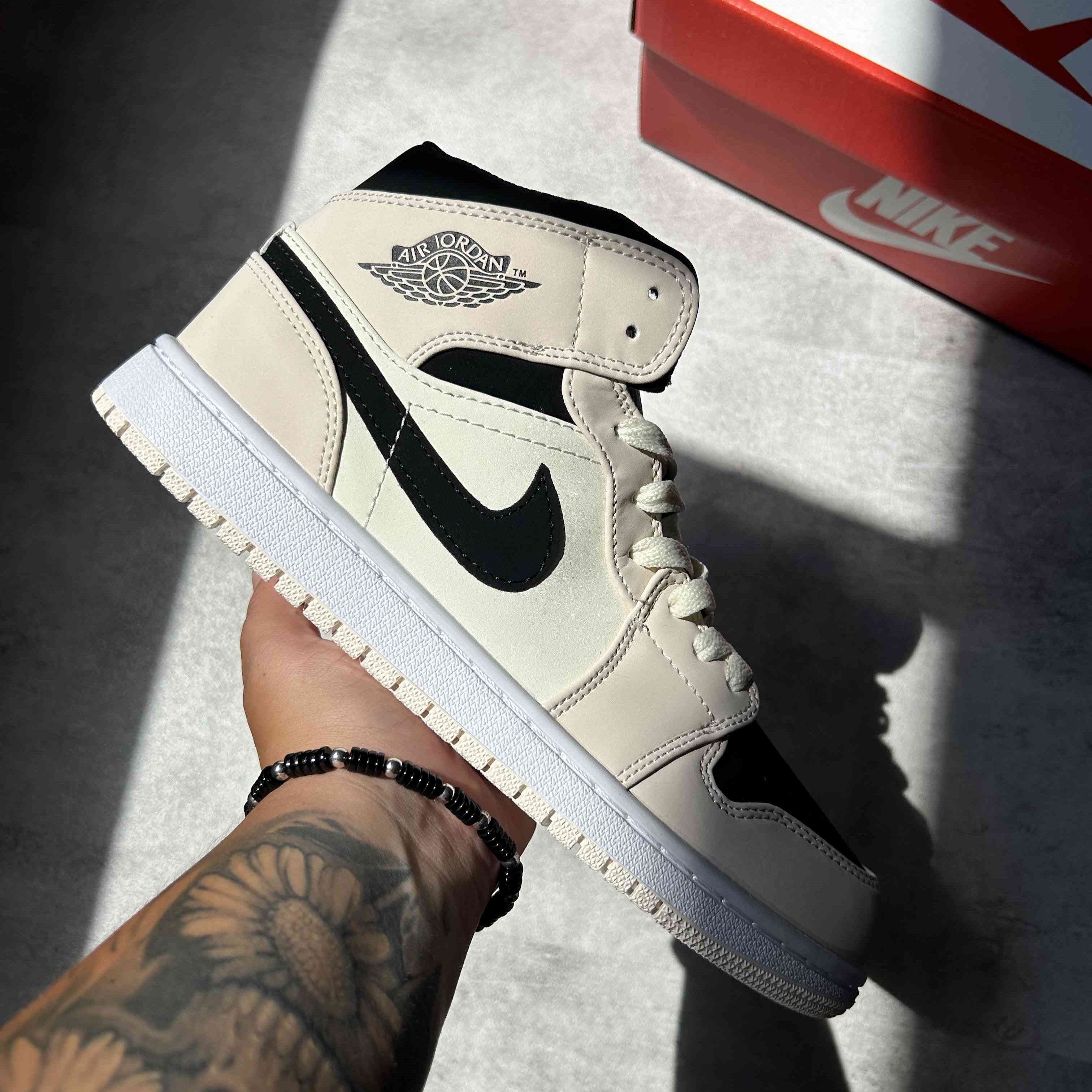 Air Jordan 1 Mid Barely Orange