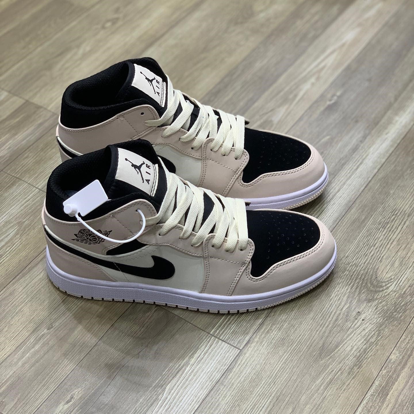 Air Jordan 1 Mid Barely Orange