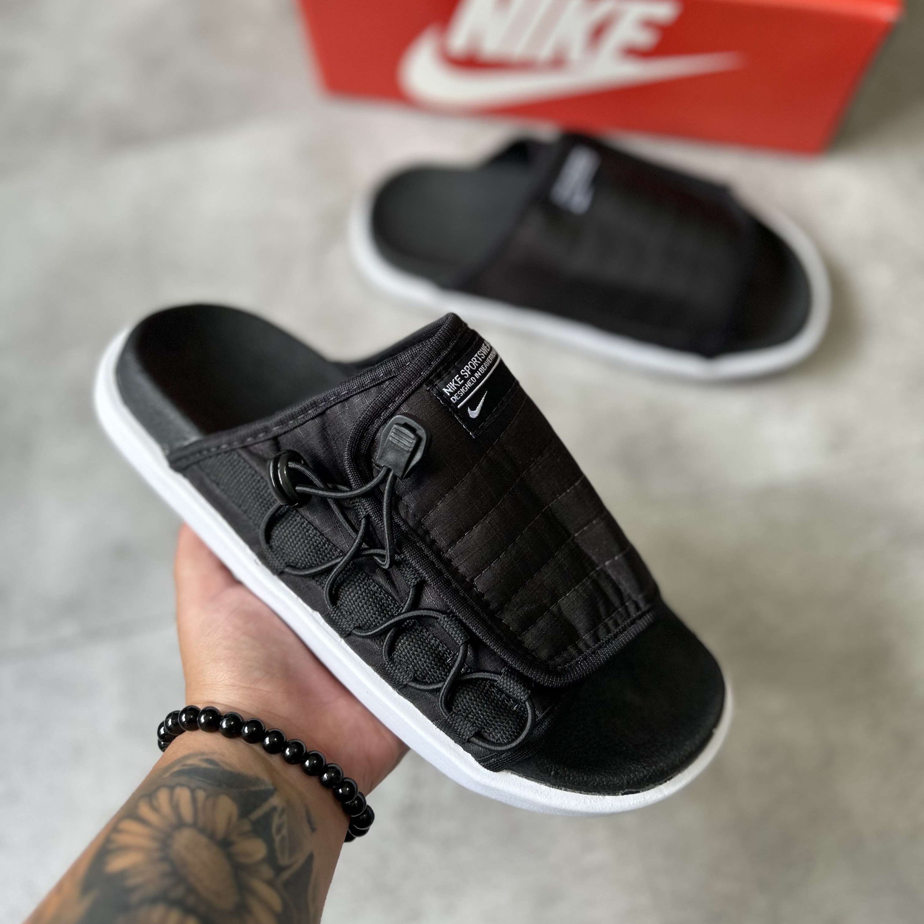 Asuna 2 Slide Black White