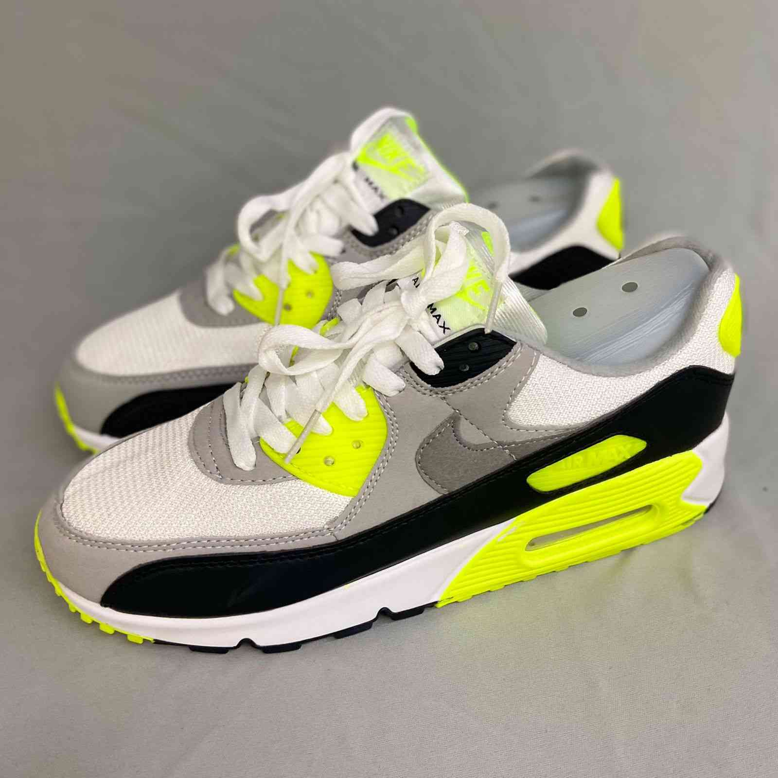 Air Max 90 Volt