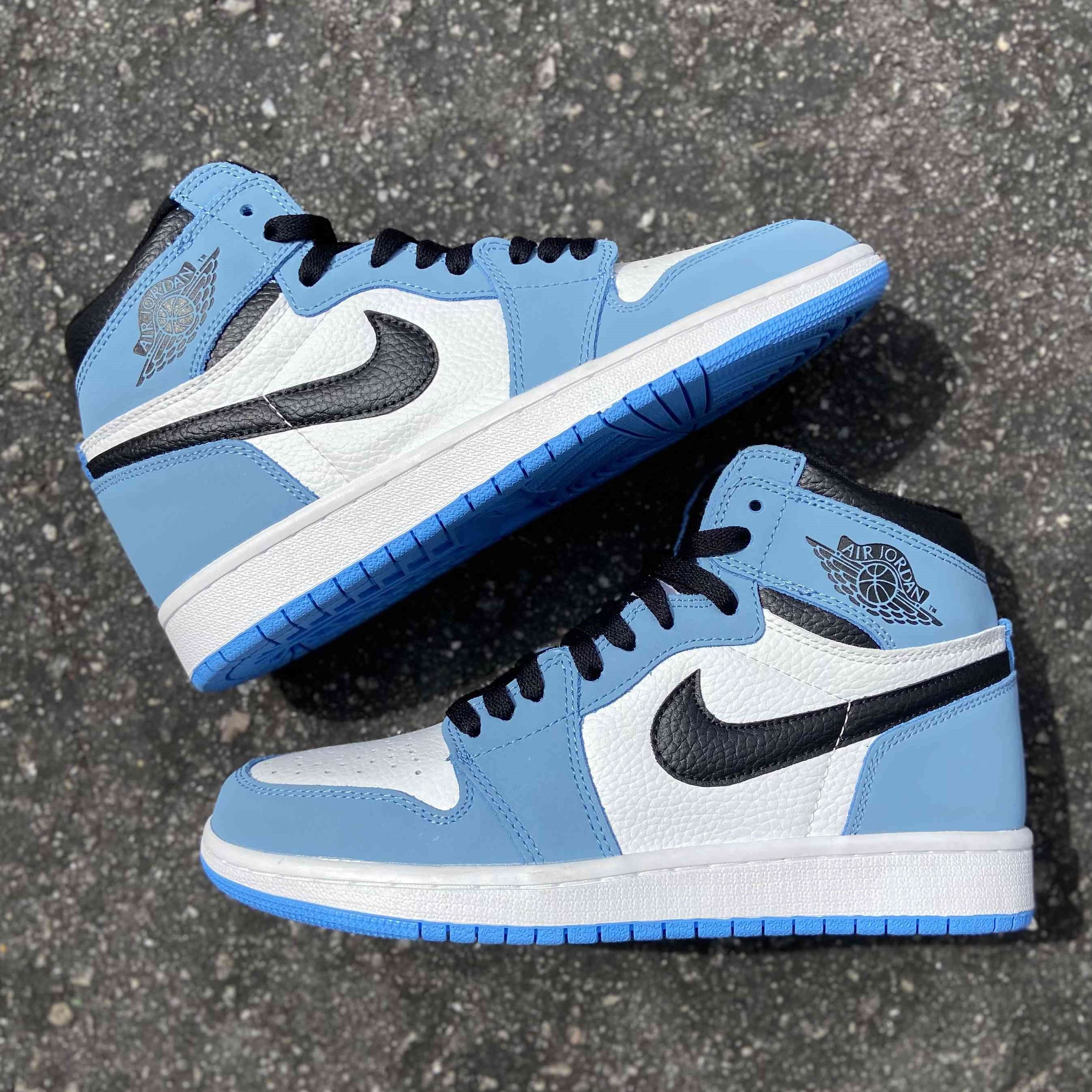 Air Jordan 1 Retro High White University Blue Black