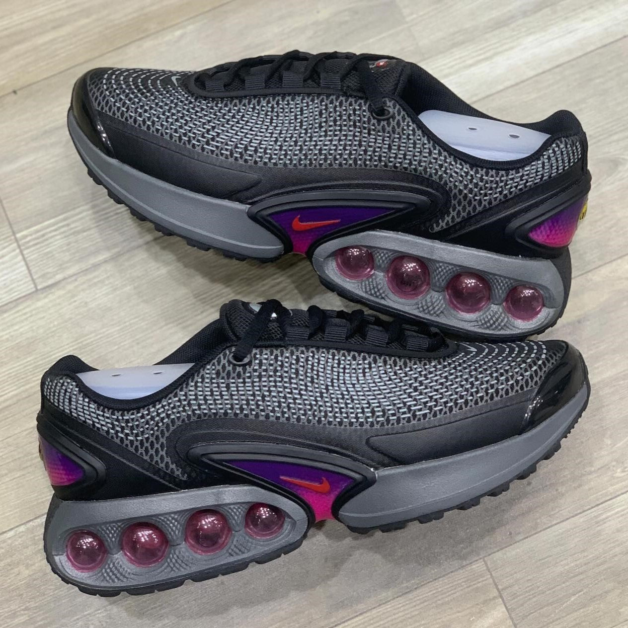 Air Max DN Anthracite Light Crimson