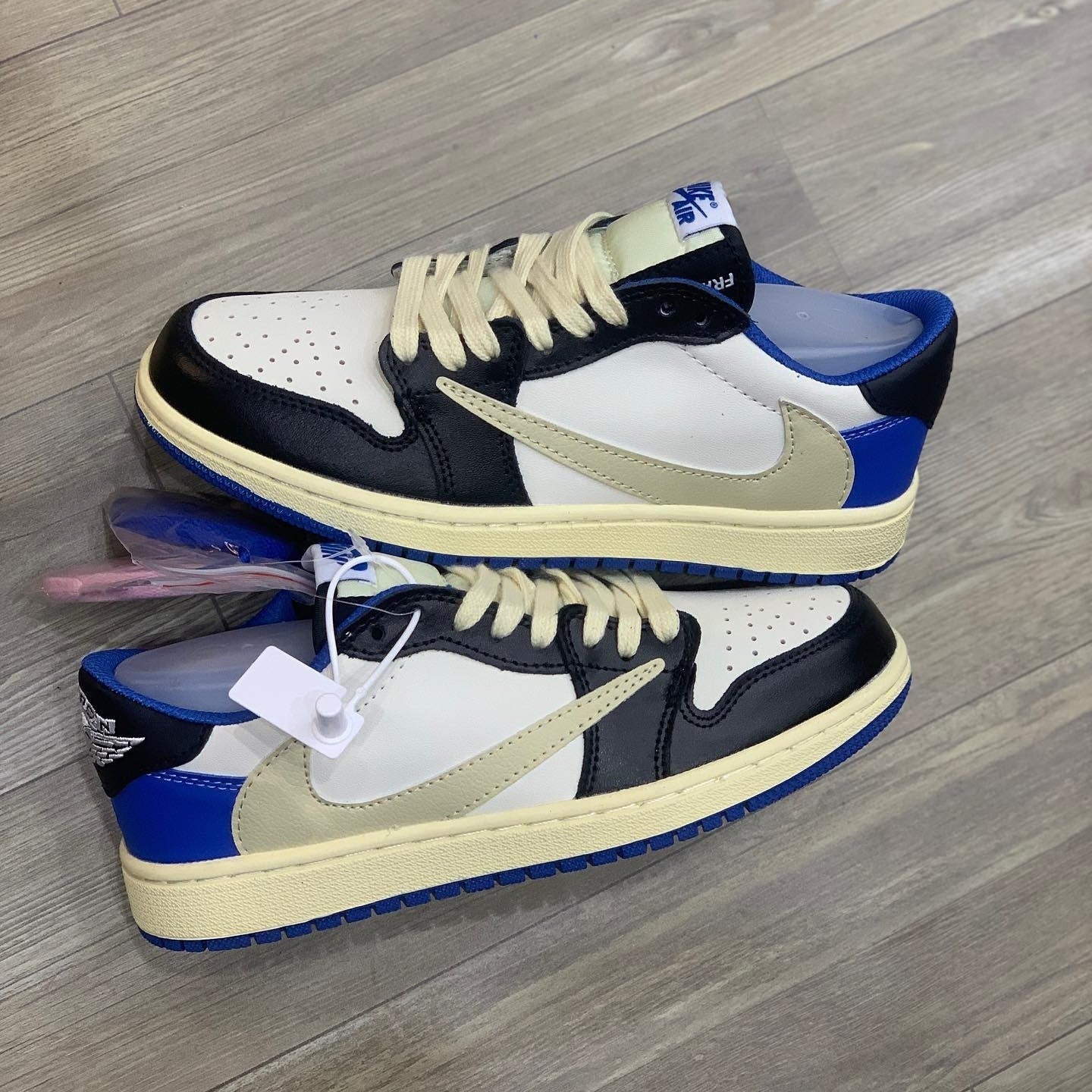 Air Jordan 1 Retro Low Fragment Design X Travis Scott