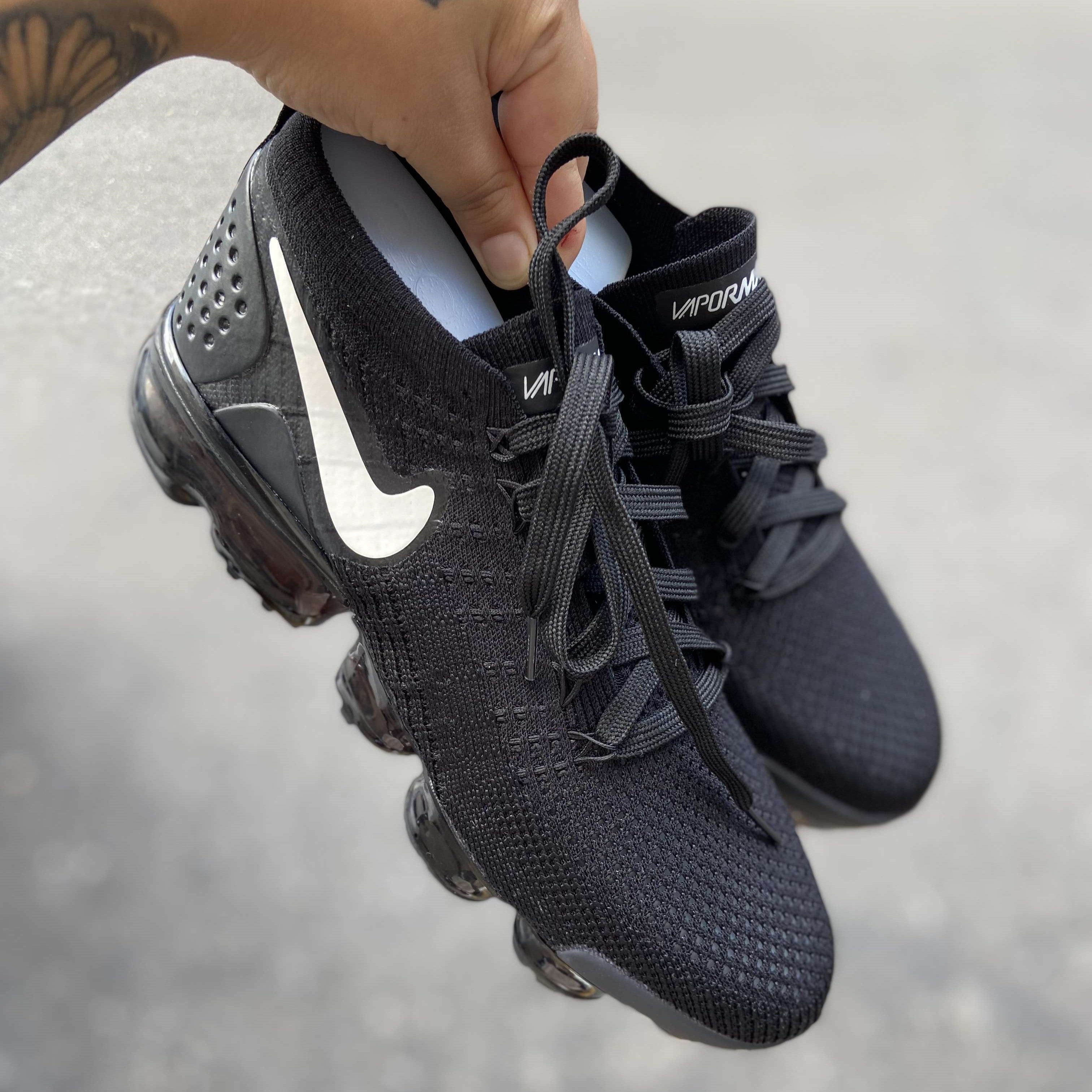 VaporMax Flyknit 2 Black White Sample