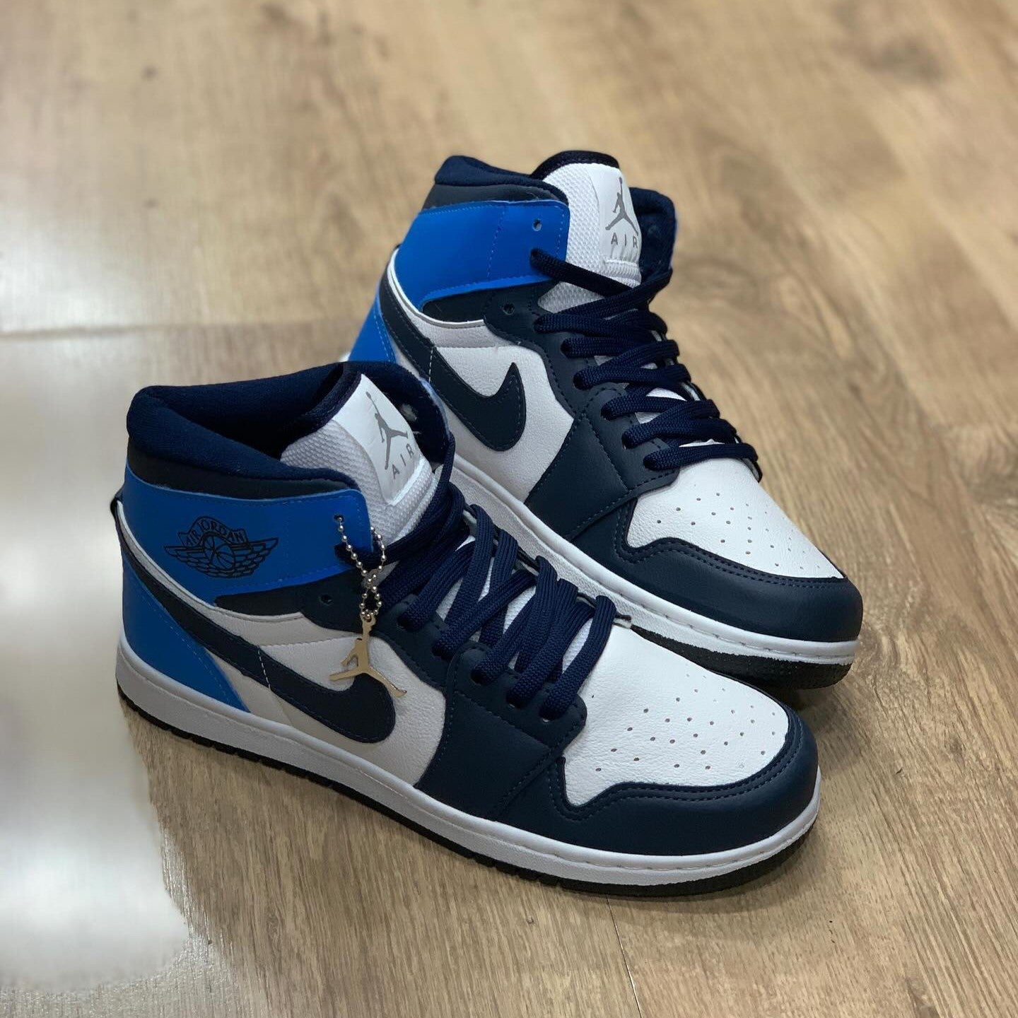 Air Jordan 1 Retro High OG Obsidian