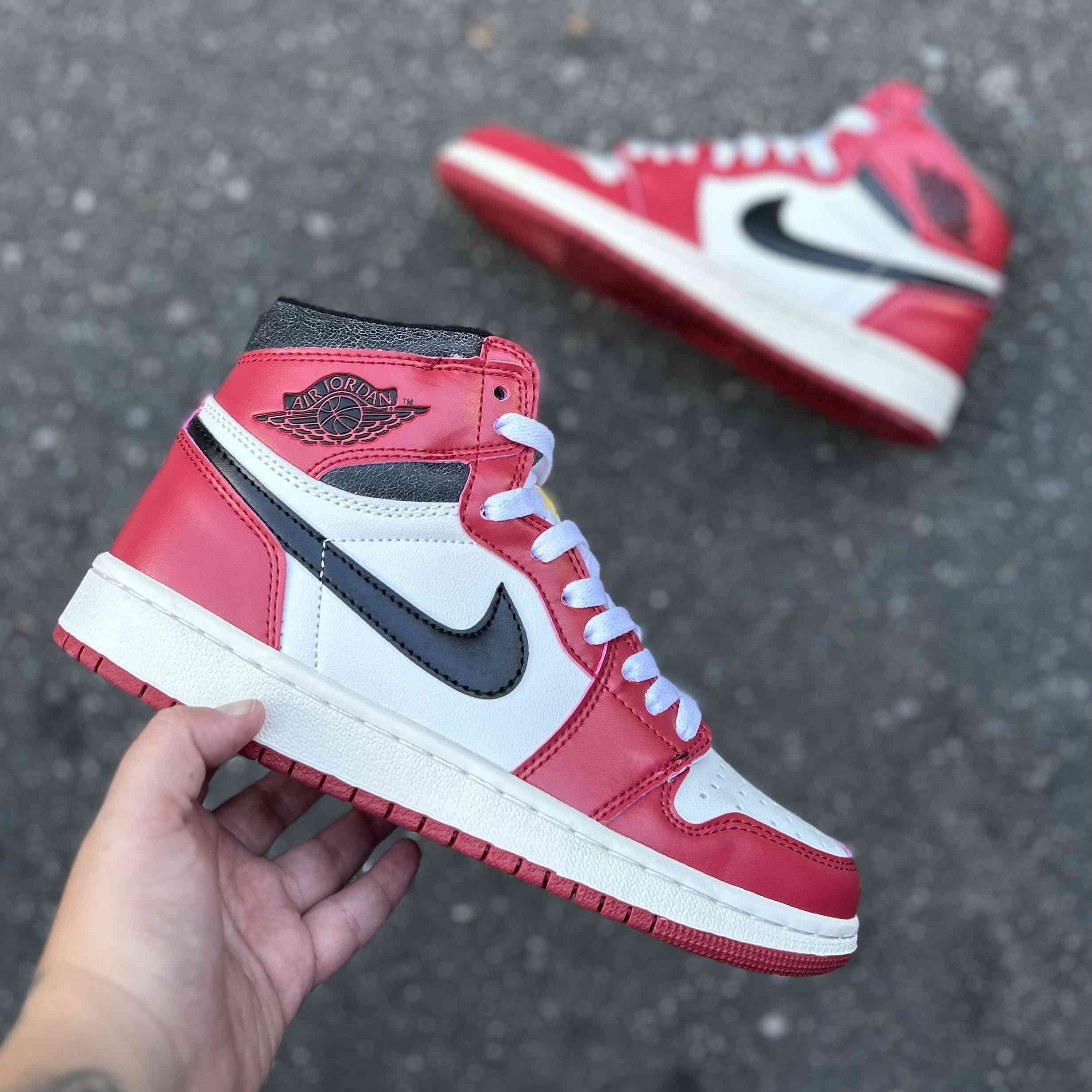 Air Jordan 1 High OG Chicago Lost and Found