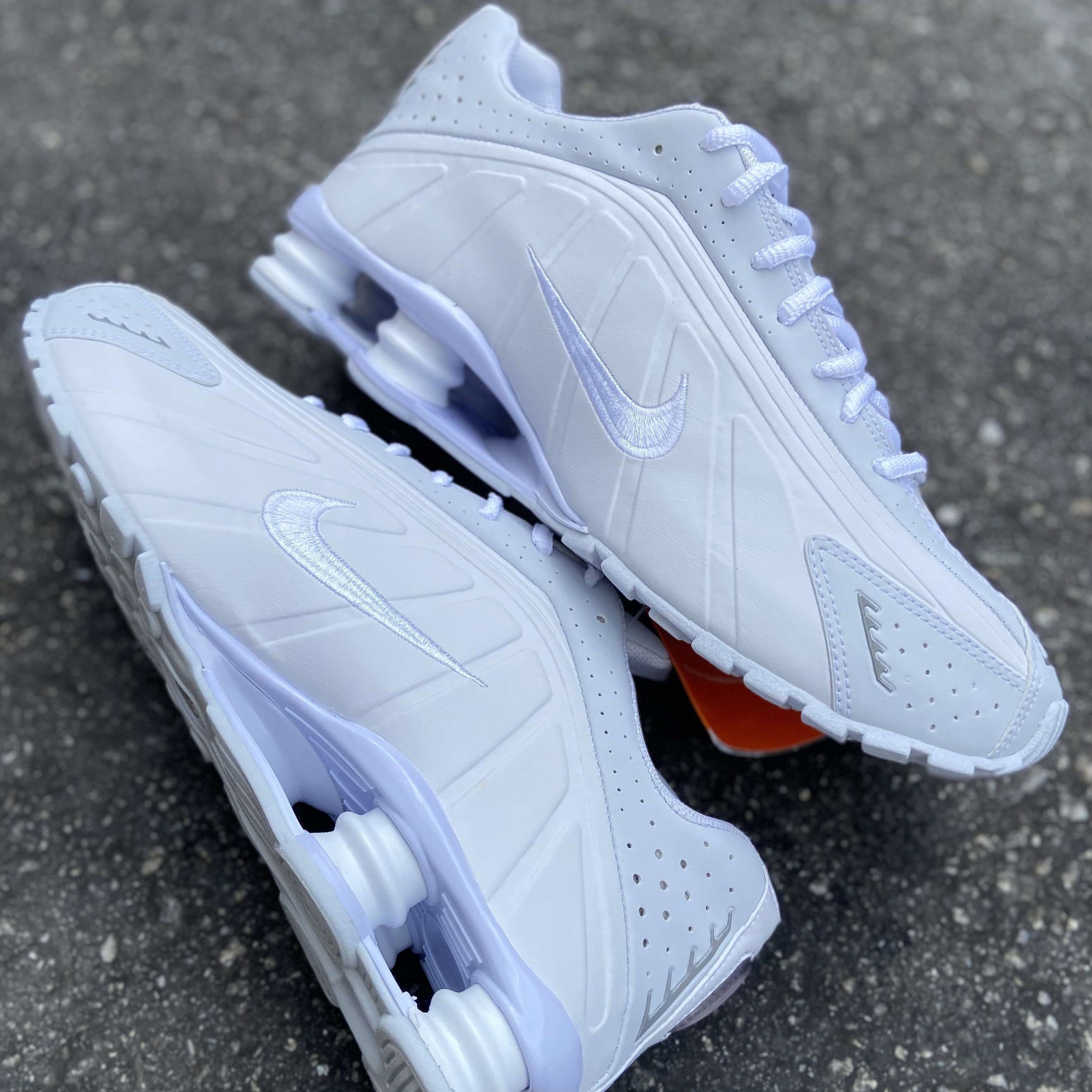 Shox R4 Triple White