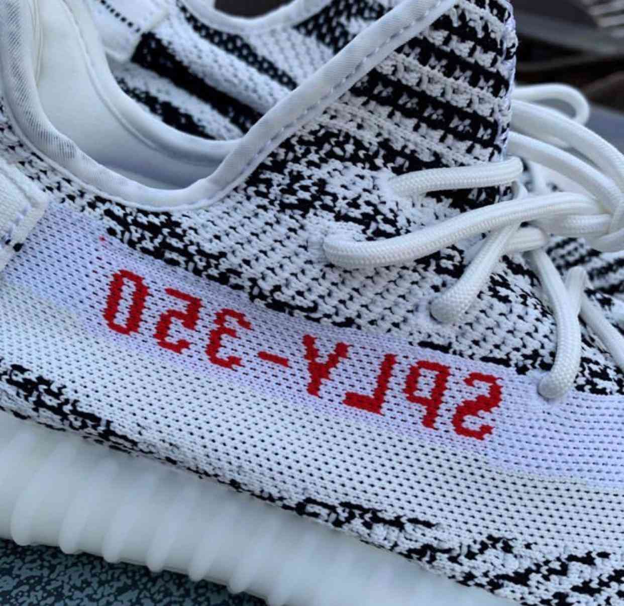 Yeezy Boost 350 v2 Zebra