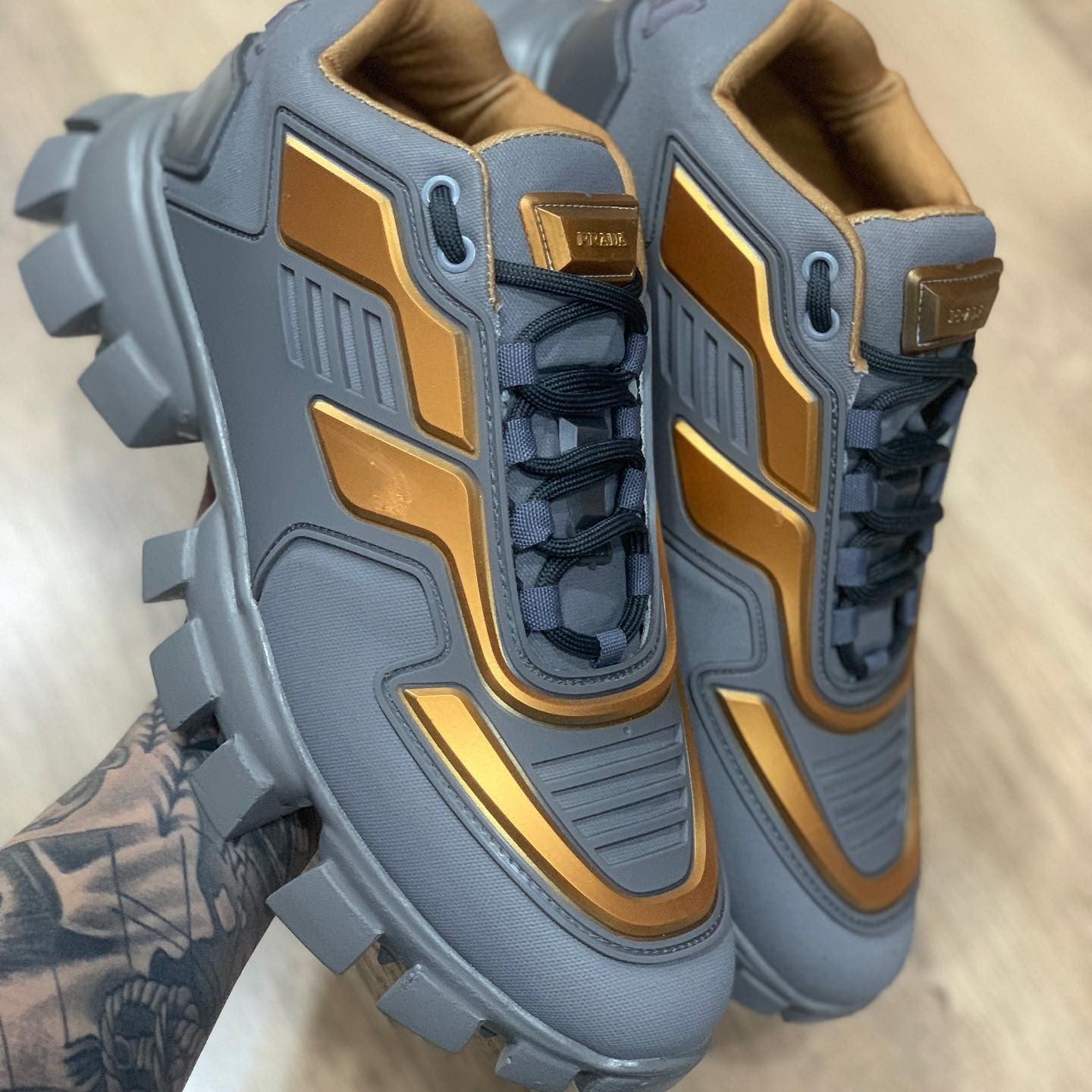 Cloudbust Thunder Grey Gold