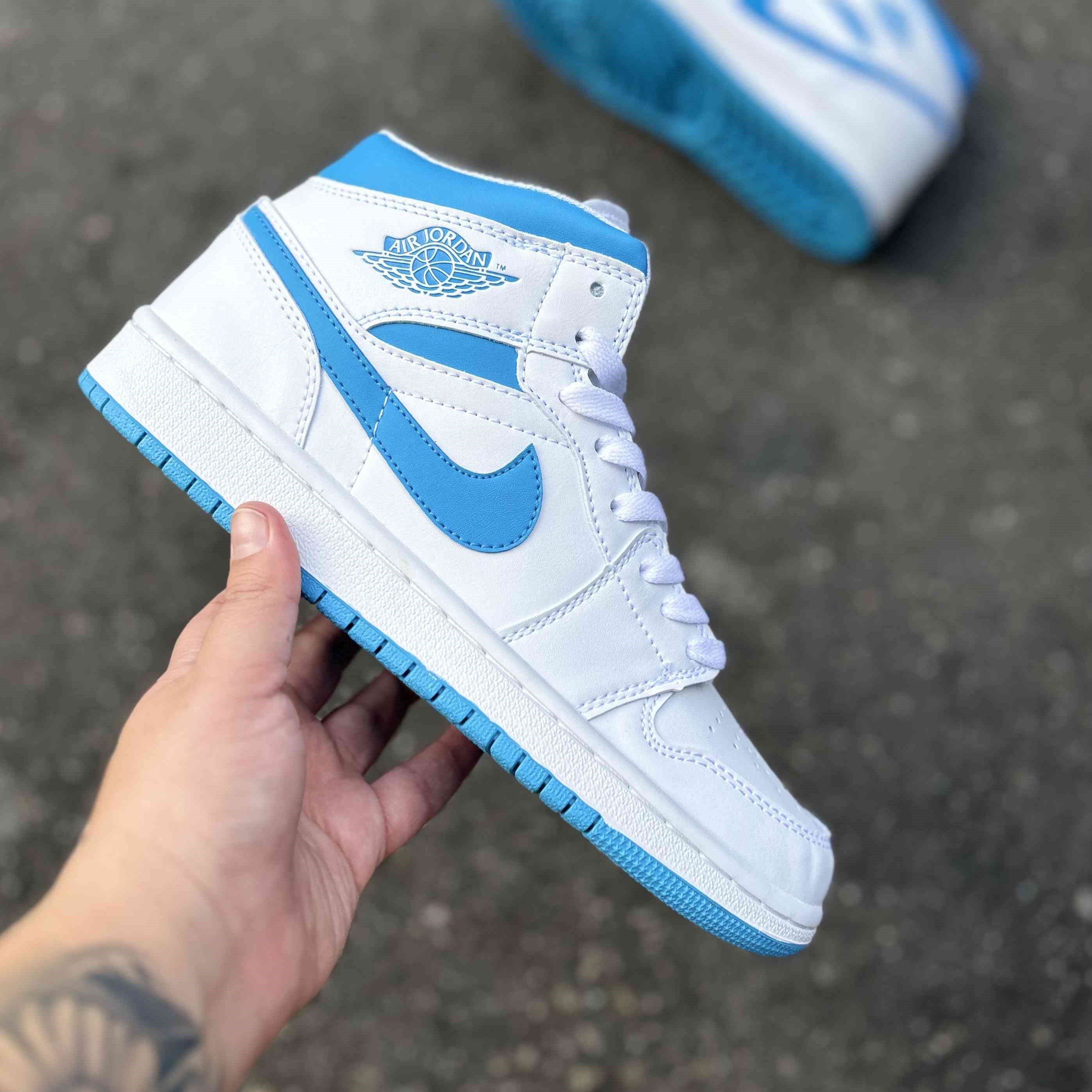 Air Jordan 1 Mid UNC Blue