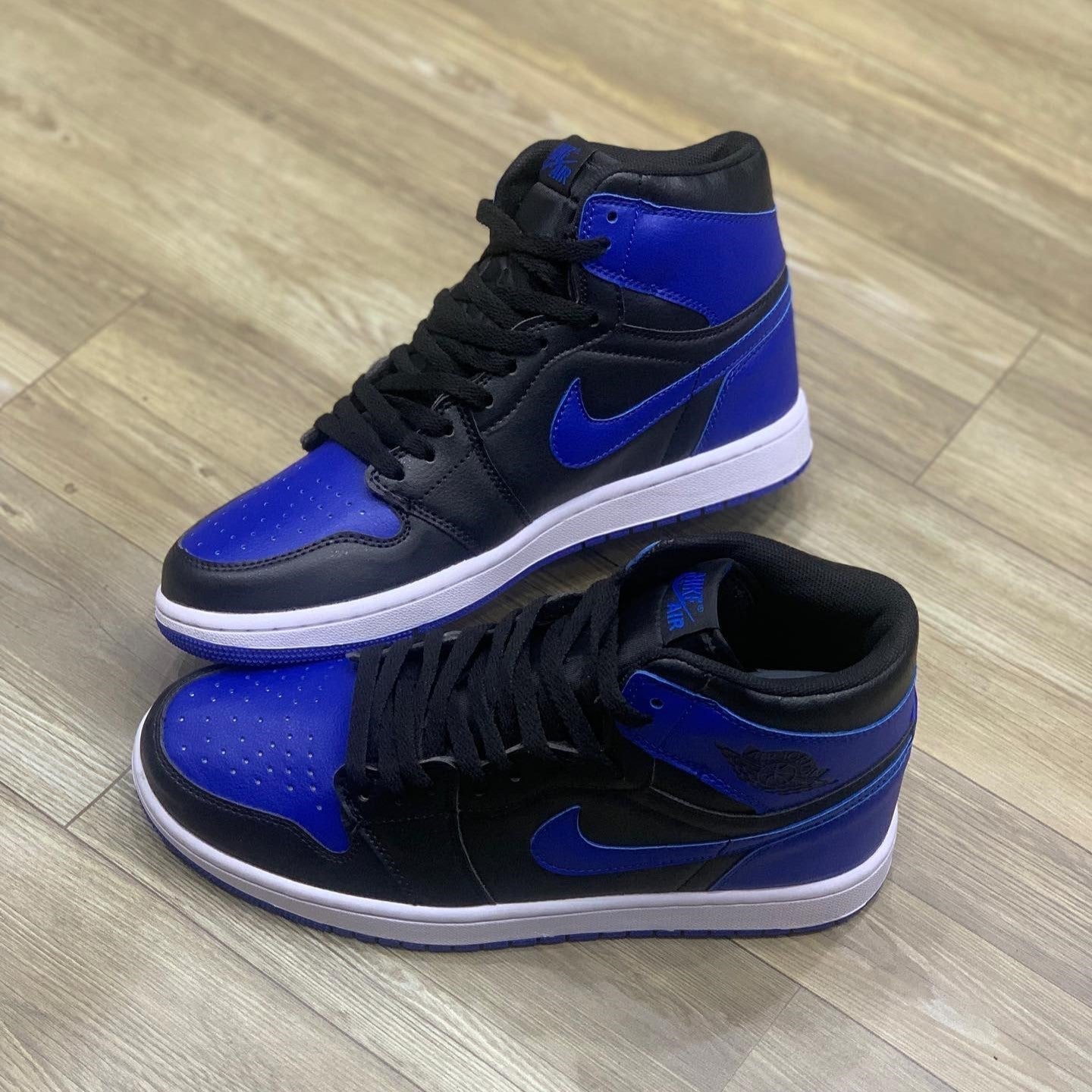 Air Jordan 1 Mid Hyper Royal GS