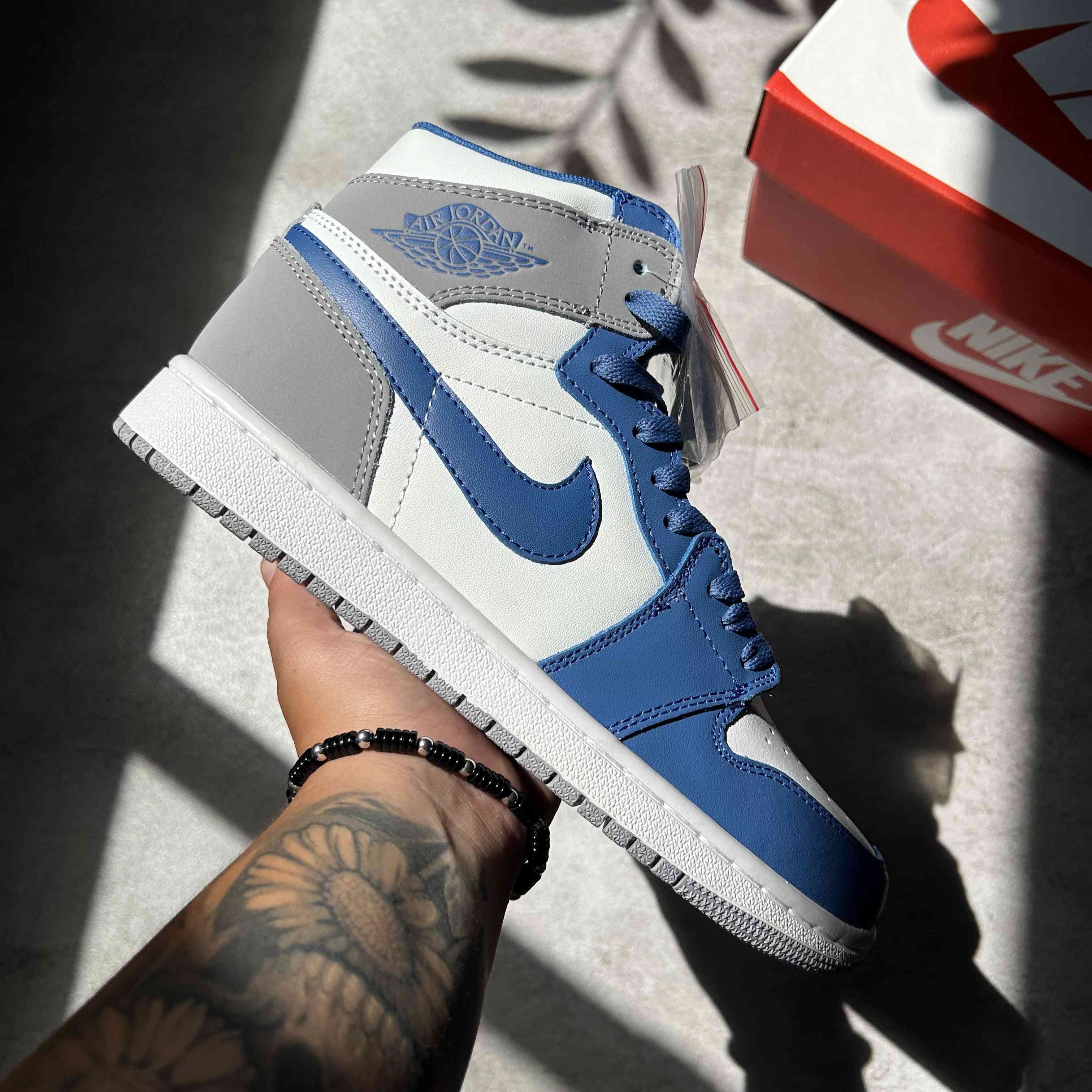 Air Jordan 1 Retro High OG True Blue