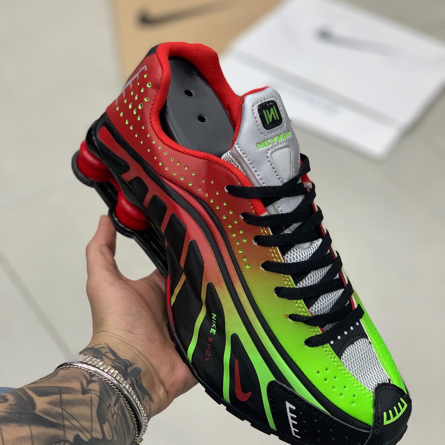 Shox R4 Neymar Black